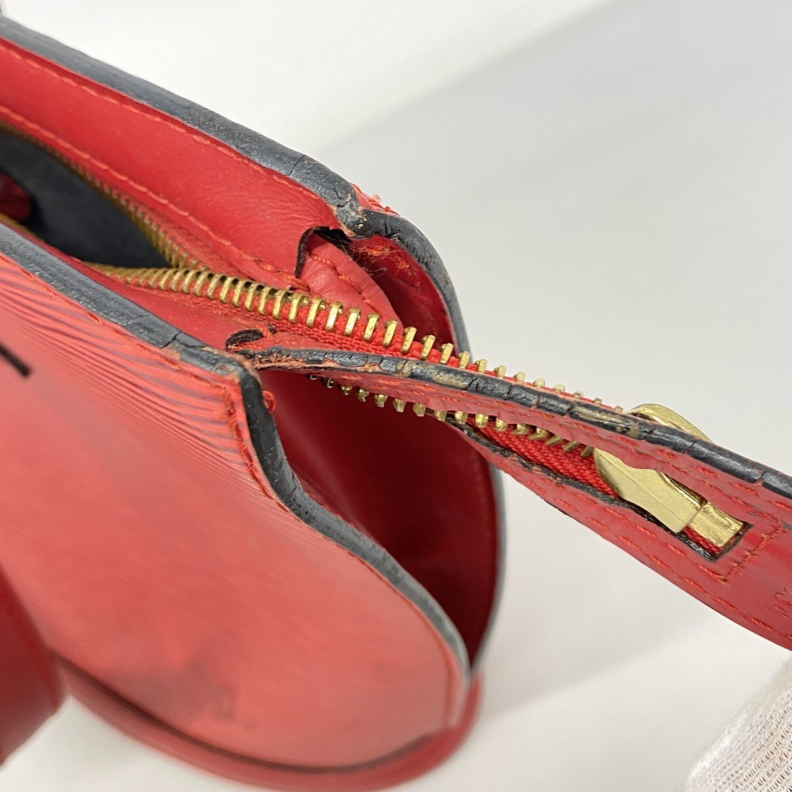 Louis Vuitton Handbag - 6