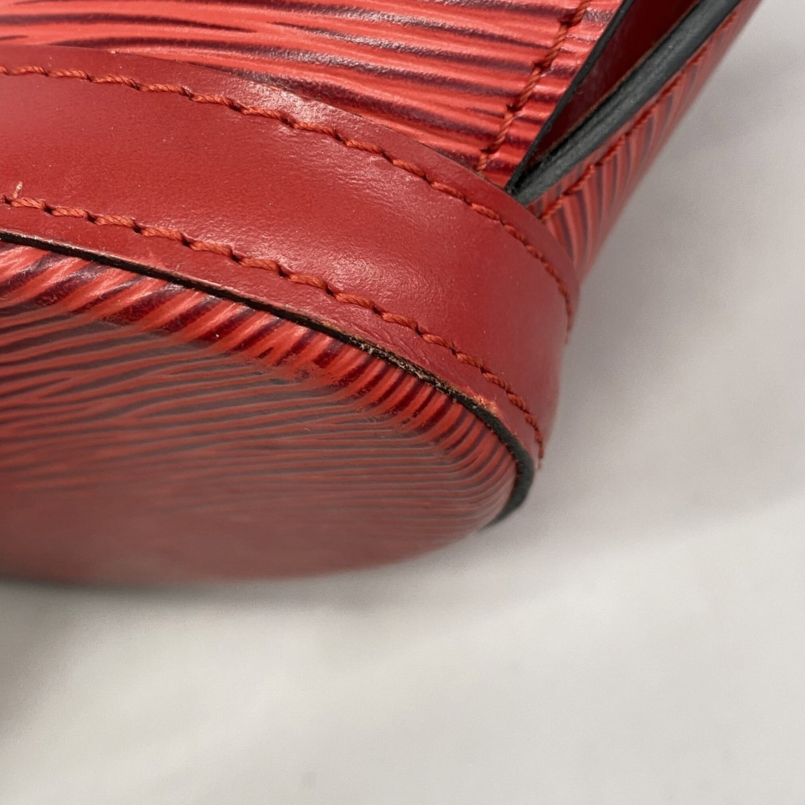Louis Vuitton Handbag - 7