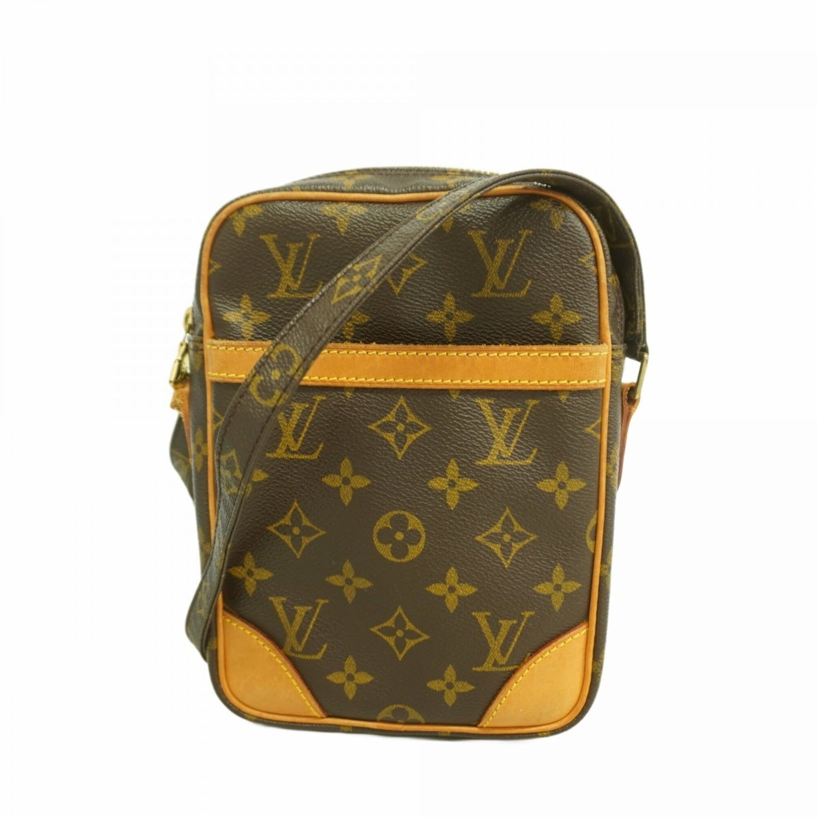Shoulder bag by Louis Vuitton: Shoulder bag by Louis Vuitton Brown Louis Vuitton shoulder bag with a classic design, measuring 21cm x 15cm x 4.5cm, featuring traces of usage and minor scratches/dirt. The bag's condition is used
