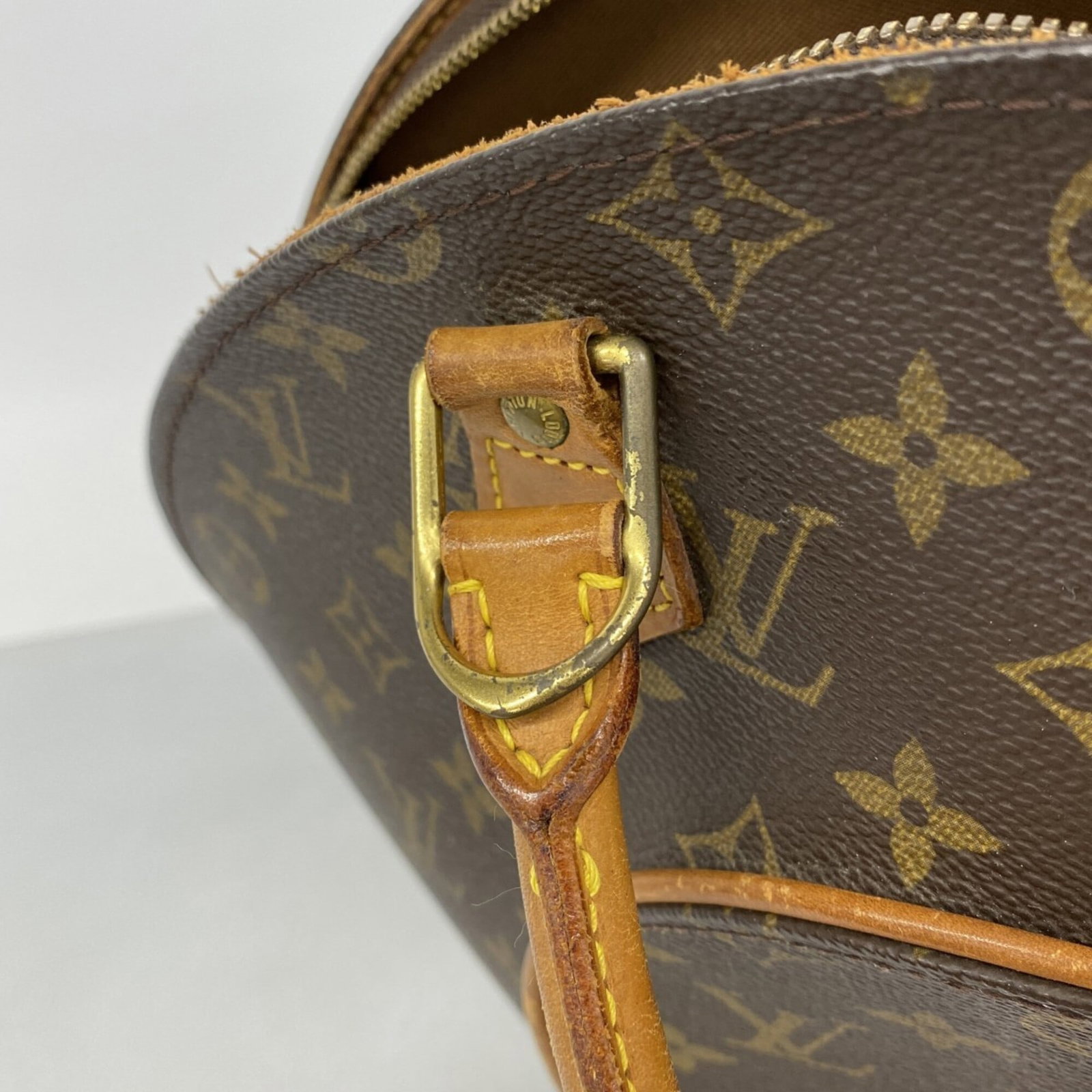 Louis Vuitton Handbag - 7