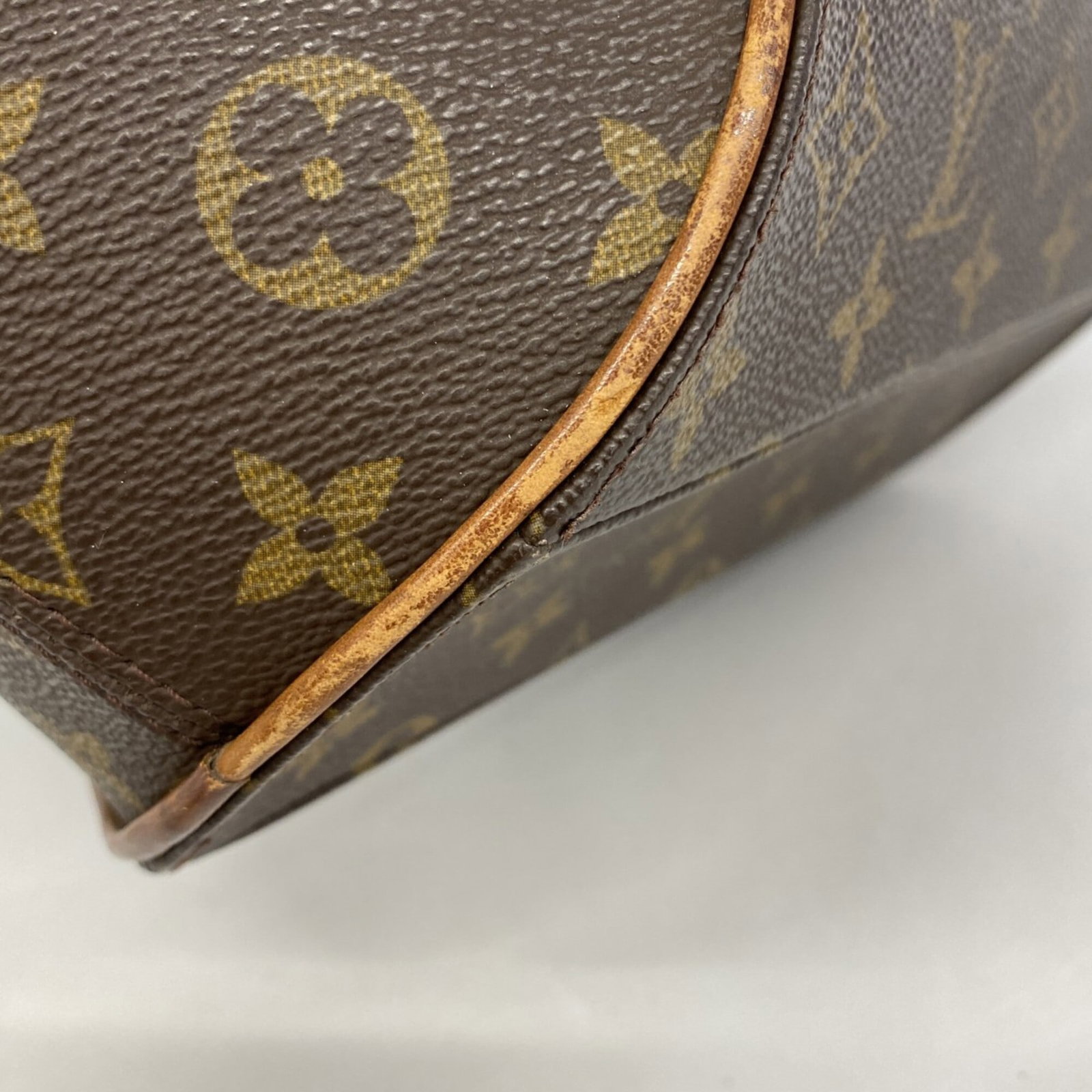 Louis Vuitton Handbag - 8