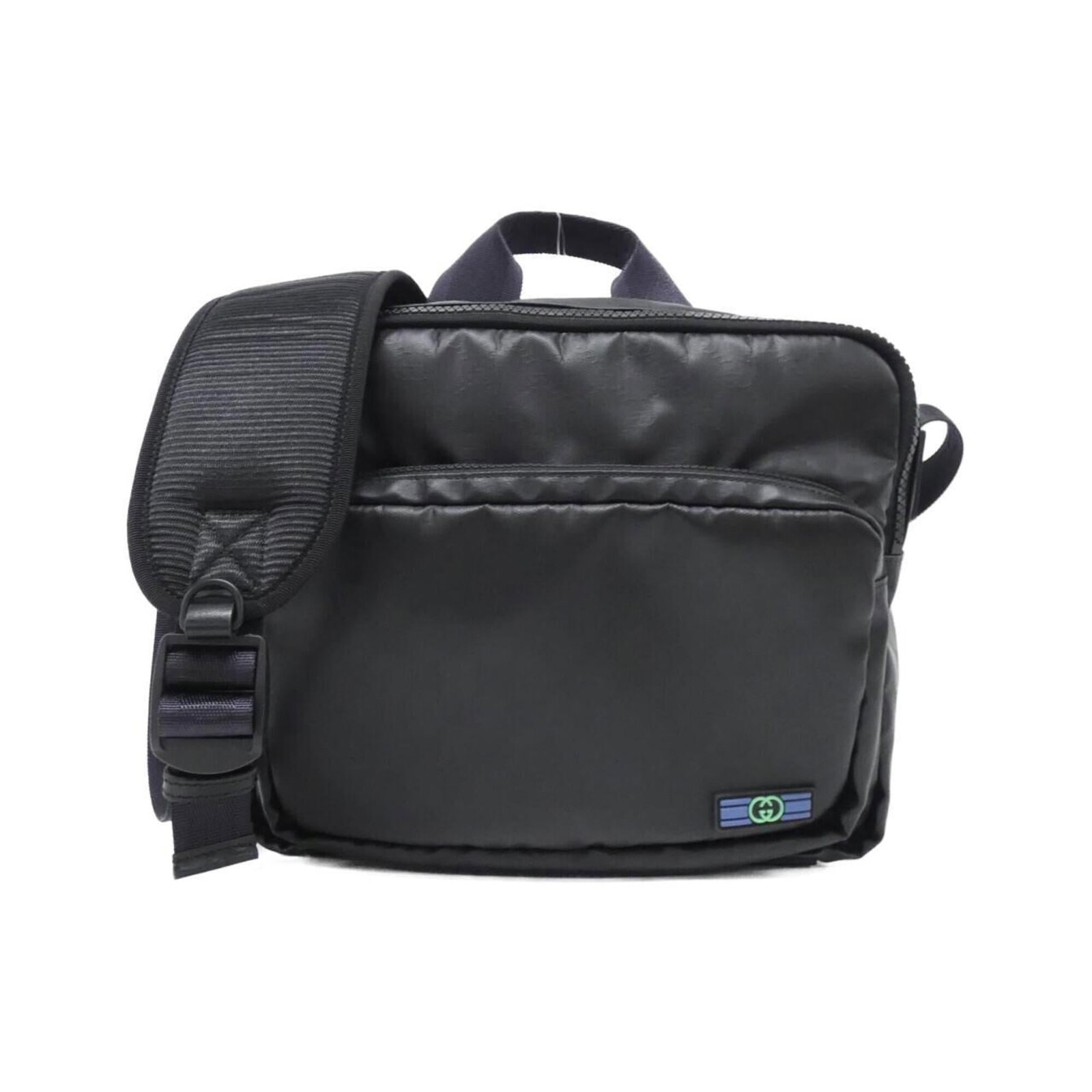 Gucci Shoulder Bag Gg Canvas Leather: Gucci Shoulder Bag Gg Canvas Leather Gucci's iconic shoulder bag features a unique blend of Gg Canvas and leather, crafted into a sleek black design with silver hardware. Measuring 25cm x 30cm x 8.5cm