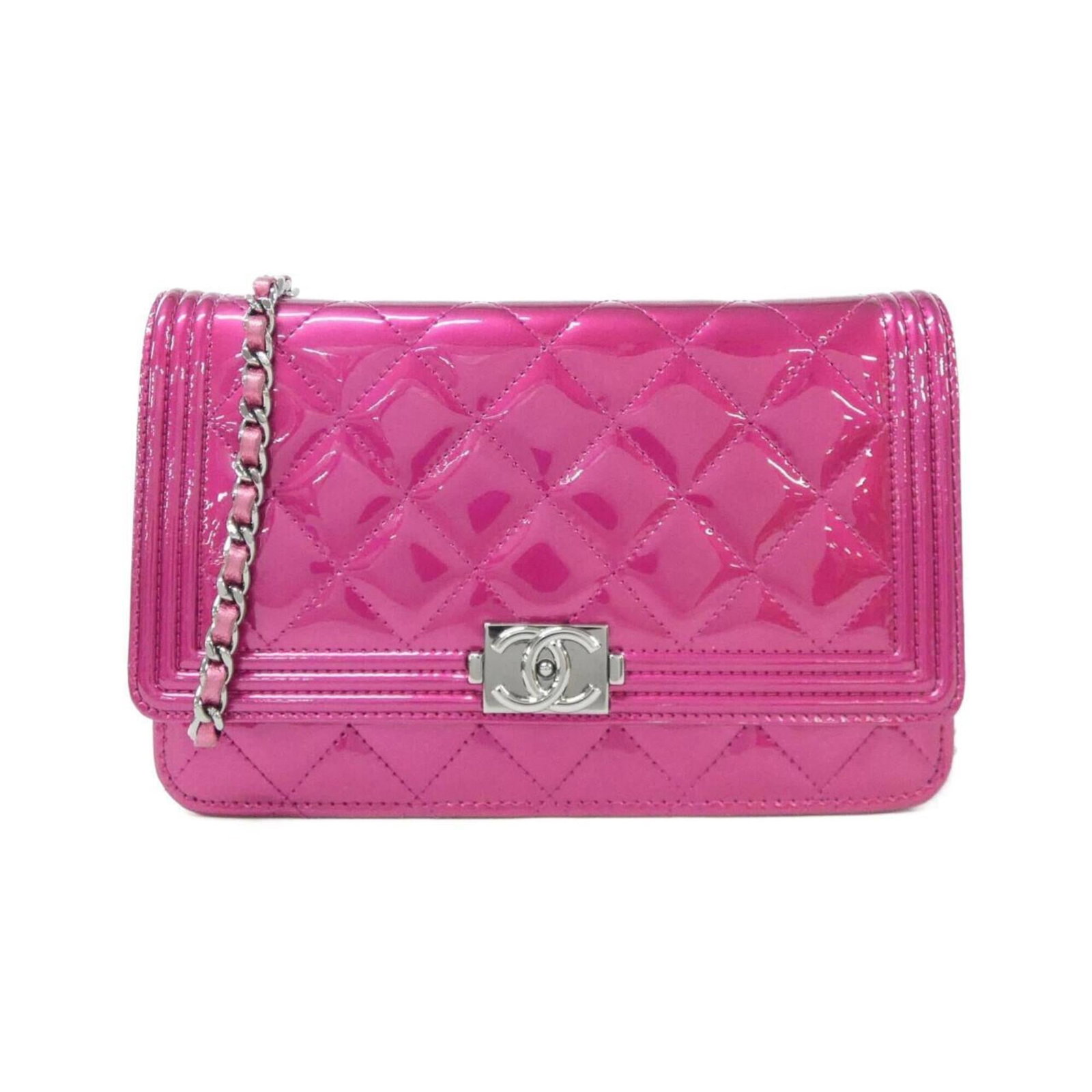 Chain to Leather Shoulder Wallet: Chain to Leather Shoulder Wallet Chain to Leather Shoulder Wallet in Pink - A chic and versatile accessory, this Chanel-inspired chain shoulder wallet features an elegant pink leather exterior with