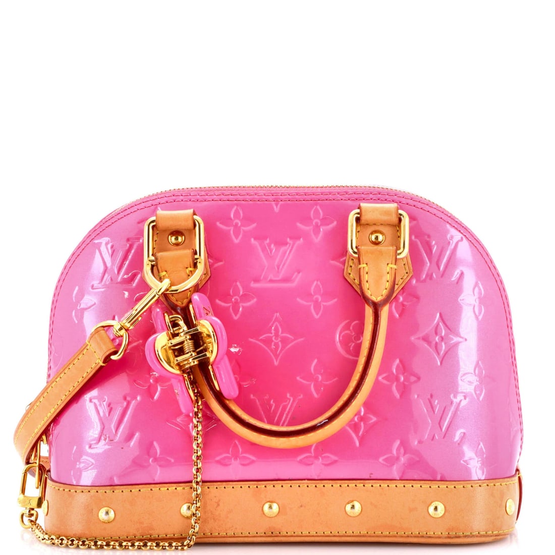 Vernis Monogram Handbag Alma BB Louis Vuitton Charm Chain: Vernis Monogram Handbag Alma BB Louis Vuitton Charm Chain Patent leather exterior in pink Vernis Monogram Alma BB design, featuring a charm chain handbag with top handle and hair clip accessory. This 