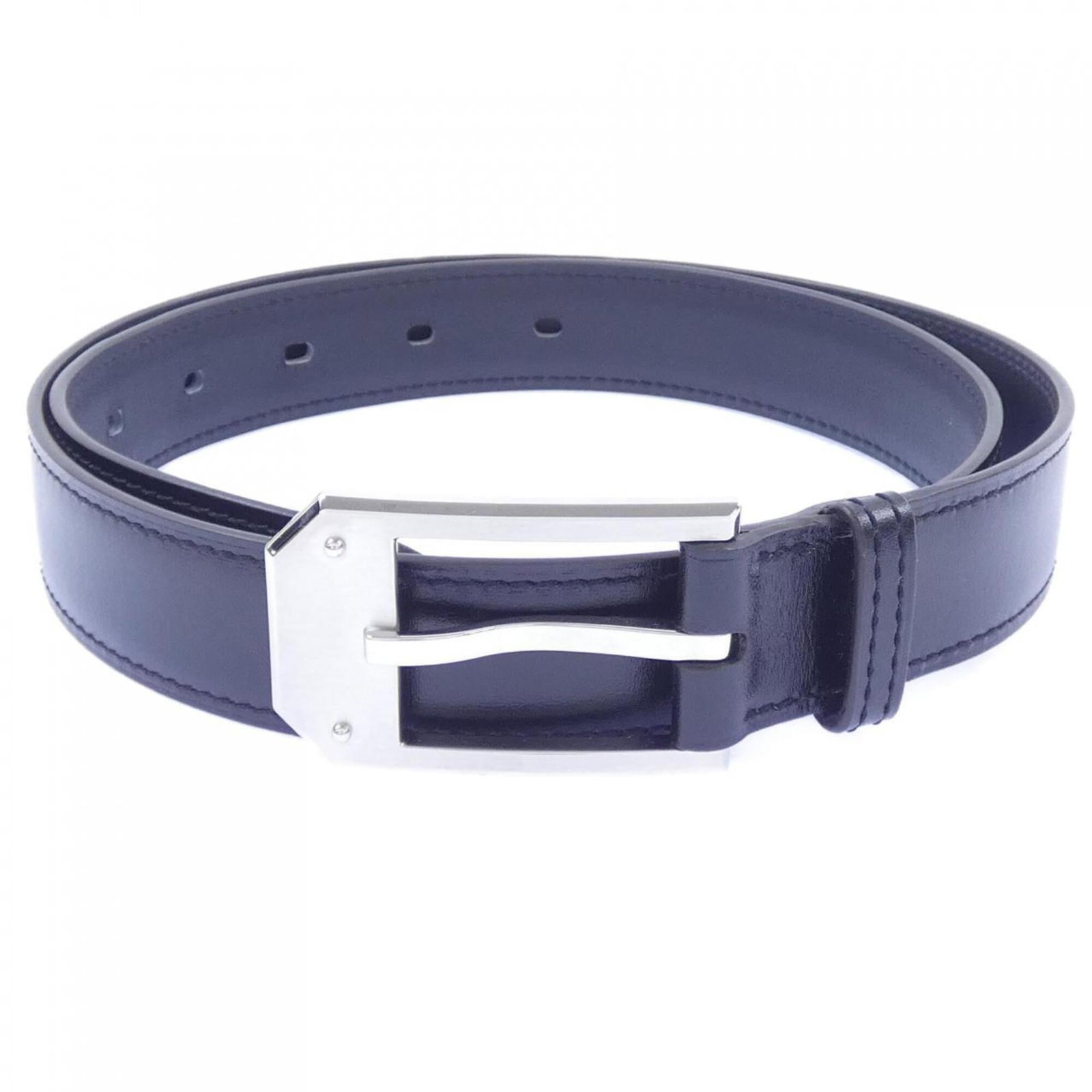 Hermes Standard Belt: Hermes Standard Belt The Hermes Standard Belt boasts sleek black design, suitable for everyday wear. Measuring between 28.34'' and 32.28'', it offers a versatile fit. With some minor signs of usage, t
