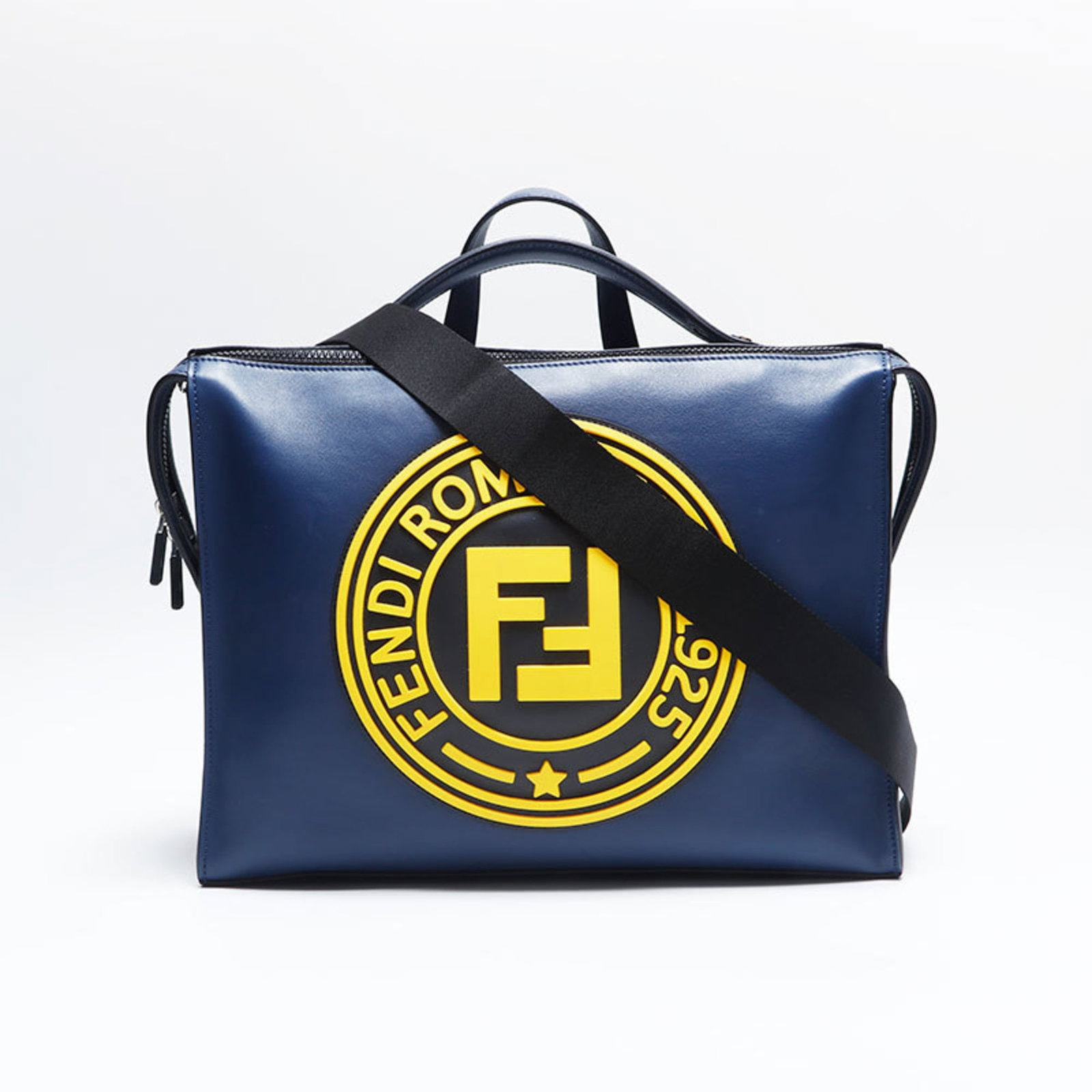 Fendi Bag Shoulder: Fendi Bag Shoulder Navy Fendi Bag Shoulder, a versatile and stylish accessory, features a classic shoulder design with a 10cm drop handle. The bag measures 26cm x 35cm x 13cm and is in very good