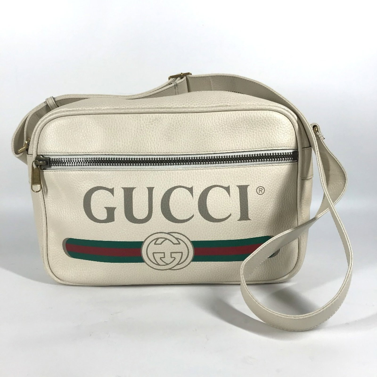 Gucci Messenger Bag Shoulder Bag Leather: Gucci Messenger Bag Shoulder Bag Leather This Gucci Messenger Bag Shoulder Bag Leather features a crisp white leather exterior with visible signs of use, including scratches and dirt. The bag measures