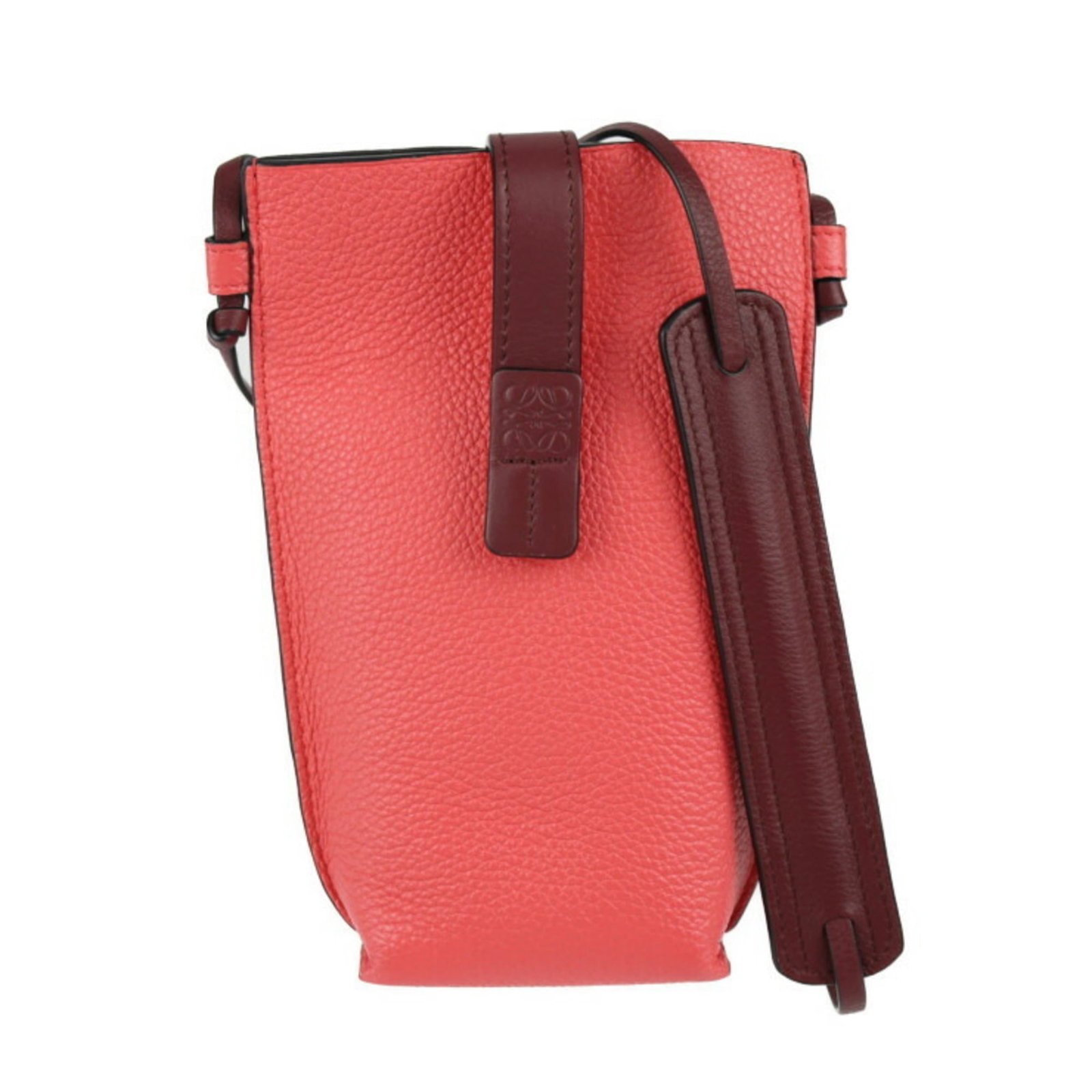 Loewe Pochette Shoulder Bag Leather: Loewe Pochette Shoulder Bag Leather Pink Loewe Pochette Shoulder Bag in mint condition, featuring high-quality calfskin leather and silver hardware. This stylish shoulder bag measures 16.5cm x 7.5cm x