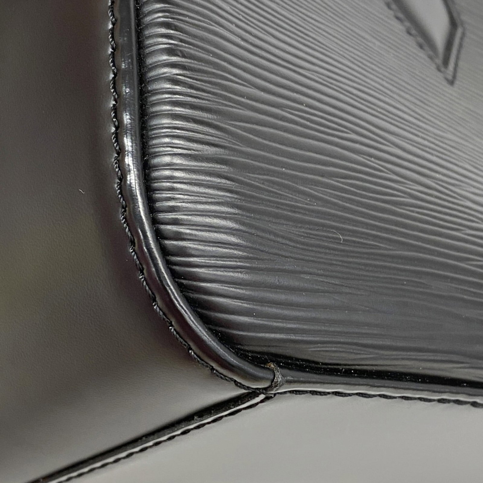 Louis Vuitton Handbag - 6