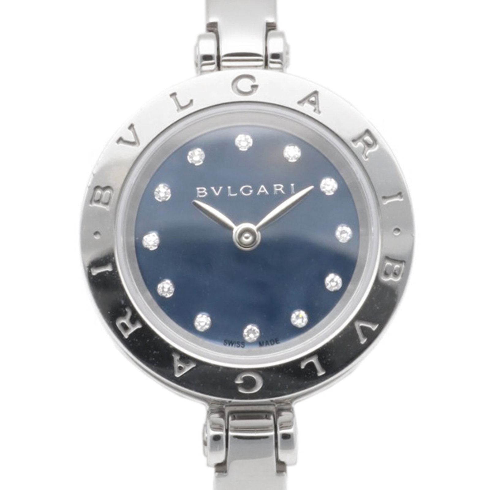 Bvlgari Wristwatch: Bvlgari Wristwatch Stainless steel case and band, the Bvlgari wristwatch boasts a sleek design with a diameter of 23.5mm. A few traces of usage are visible, including some scratches and dirt, but over