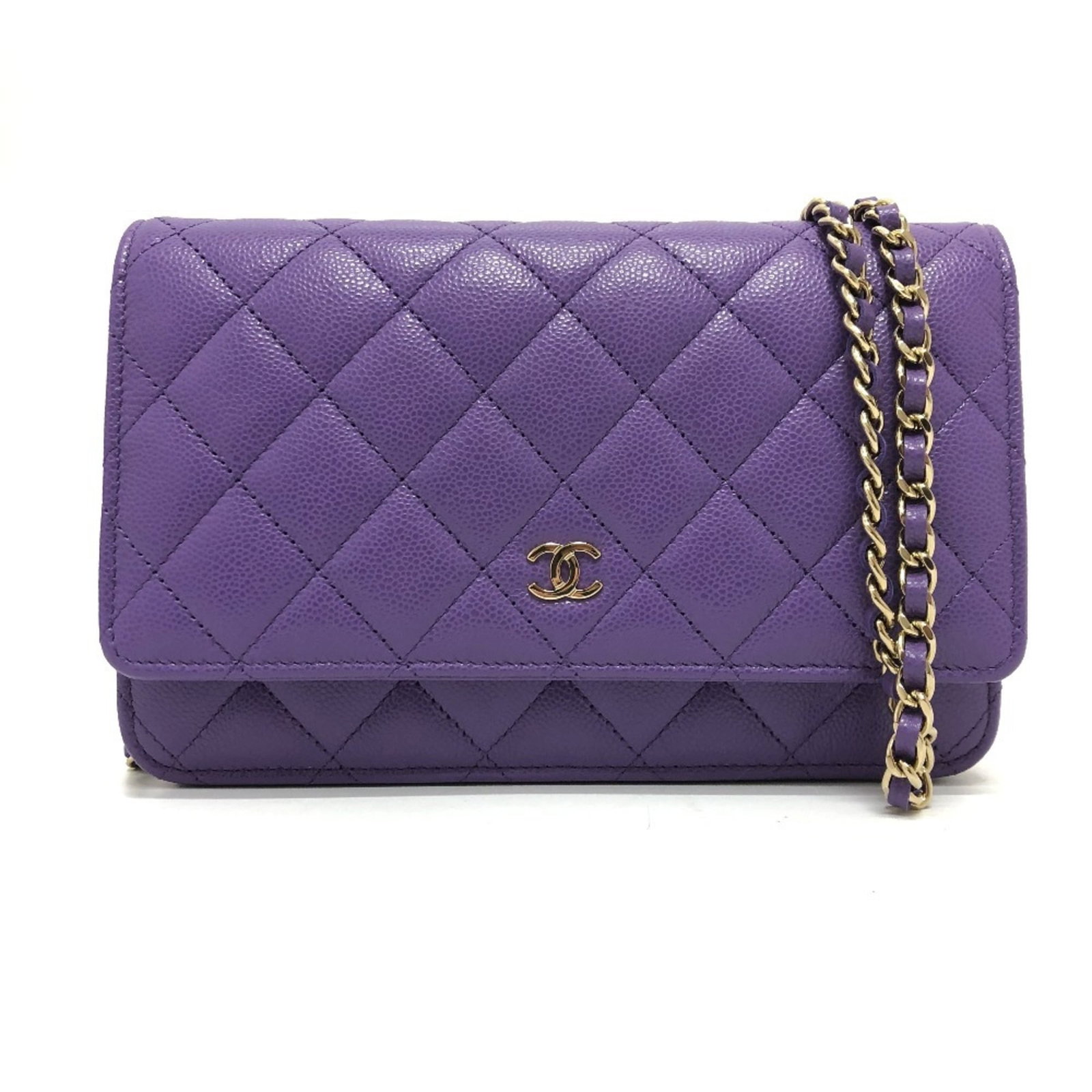 Caviar leather Chanel bag: Caviar leather Chanel bag Caviar leather Chanel bag in rich purple hue, adorned with gold hardware and featuring a sleek magnet closure. This shoulder bag measures 12cm x 19.5cm x 2.5cm and boasts a s