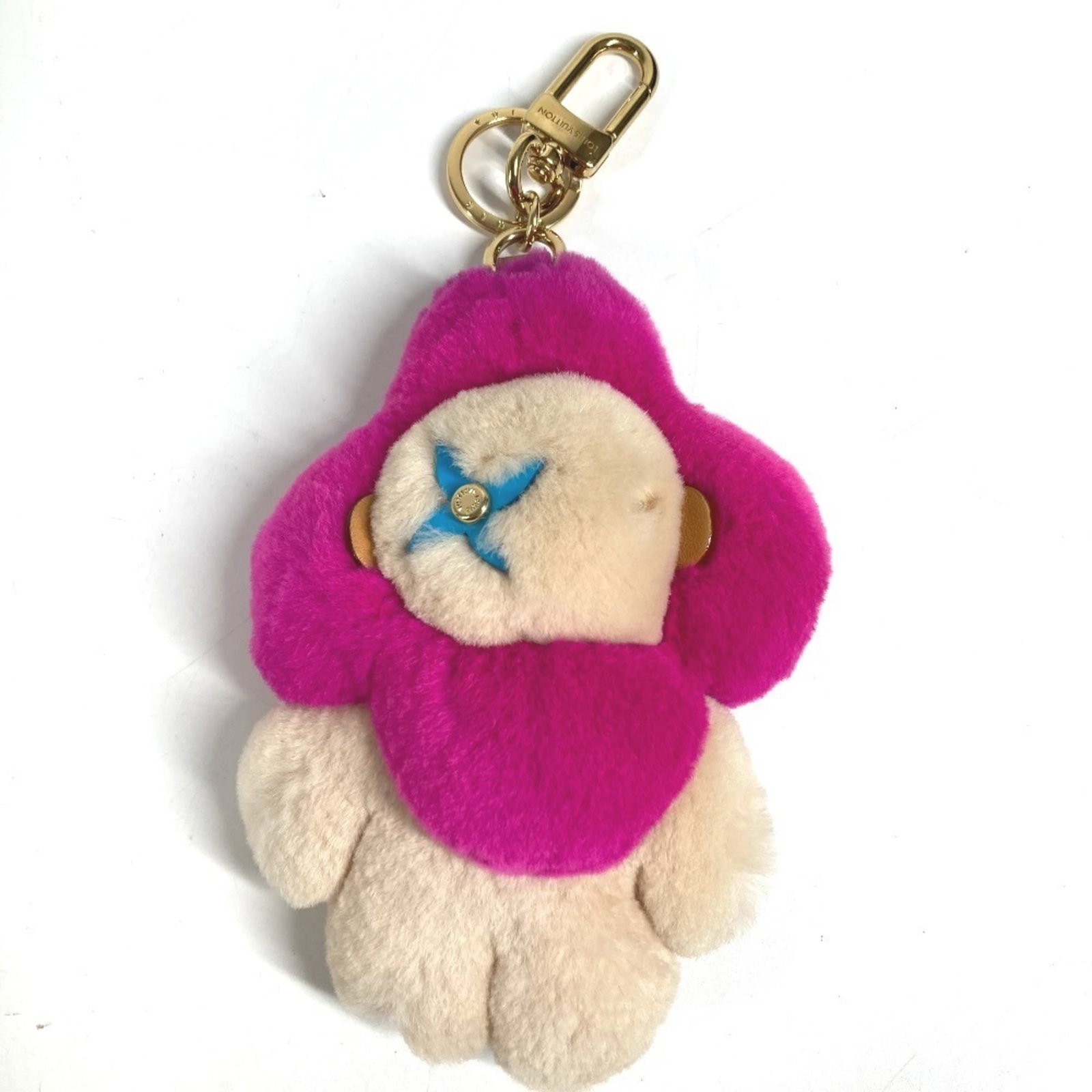 Vuitton Fur Keyring Louis: Vuitton Fur Keyring Louis Beige or pink fur keyring from Louis Vuitton, bearing the iconic brand's signature style. Made from high-quality fur, this luxurious accessory is in like-new condition with