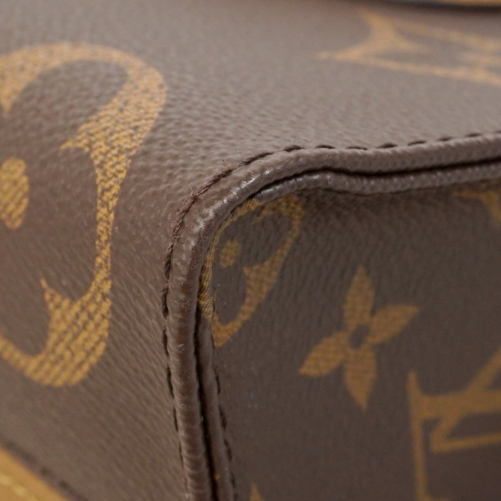 Louis Vuitton Handbag - 7