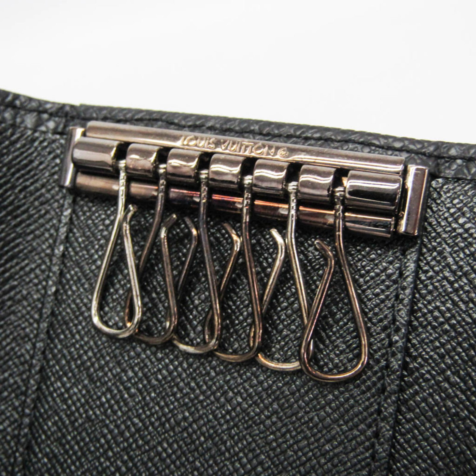 Louis Vuitton Keycase Taiga Leather - 6