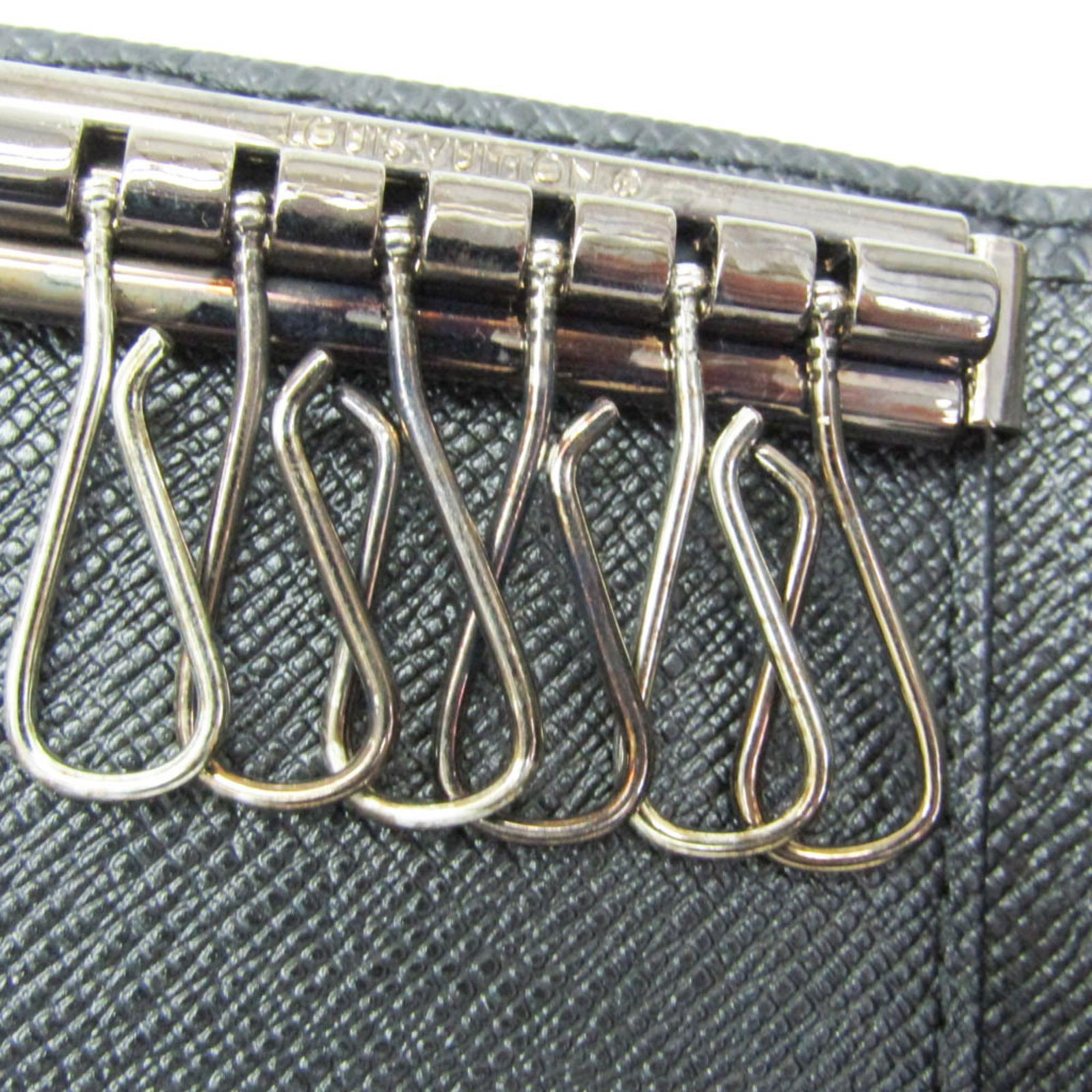 Louis Vuitton Keycase Taiga Leather - 7