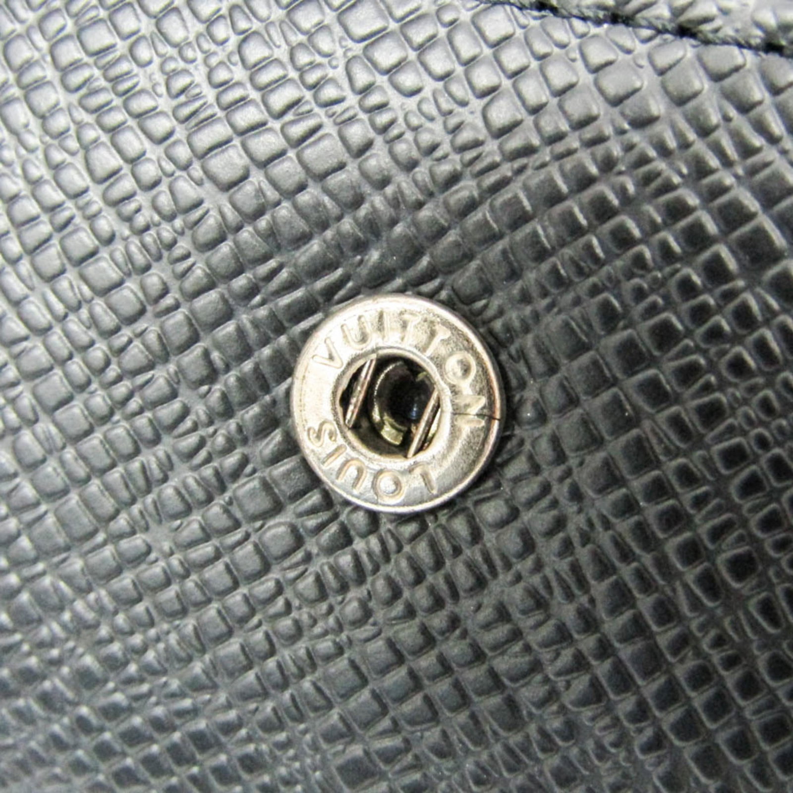 Louis Vuitton Keycase Taiga Leather - 9