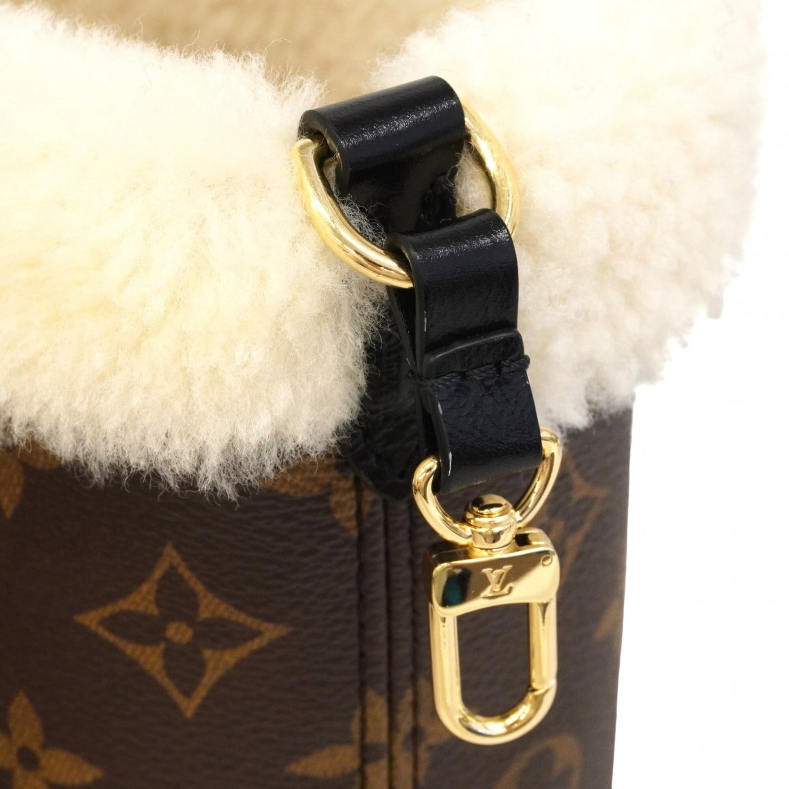 Louis Vuitton Handbag - 7