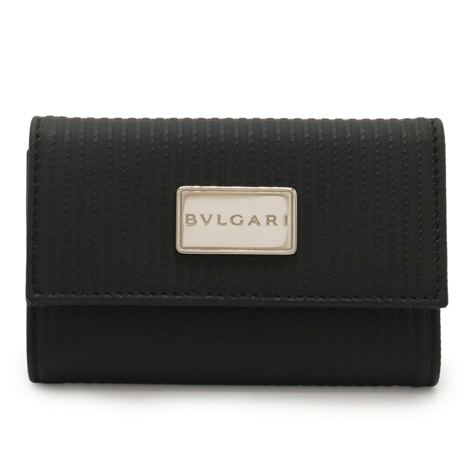 Bvlgari Keycase Canvas Leather: Bvlgari Keycase Canvas Leather Canvas and leather blend in sleek black, defining the Bvlgari Keycase. With six key hooks, it offers ample storage for daily essentials. A few signs of use are visible, 