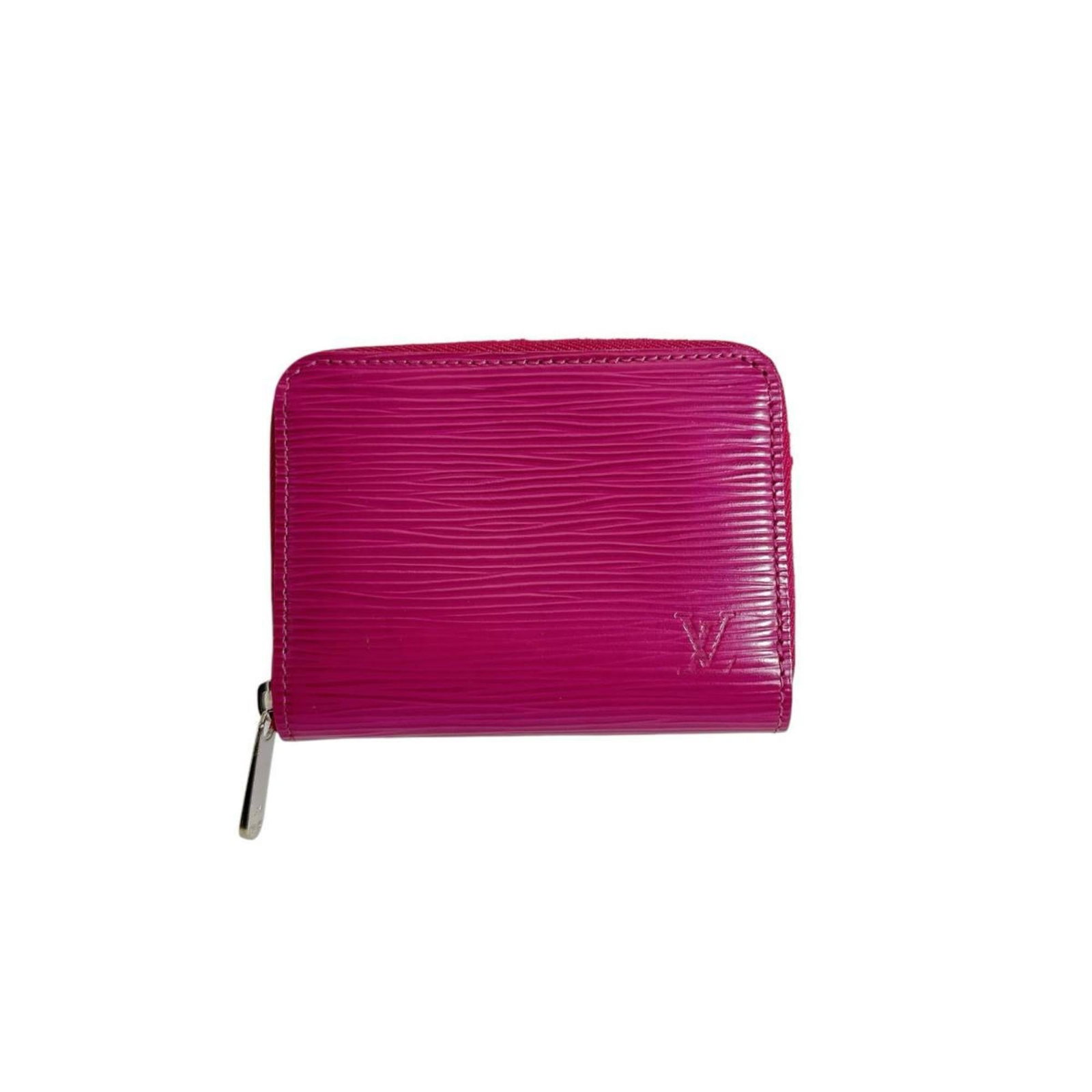 Louis Vuitton Epi Leather Coin Case: Louis Vuitton Epi Leather Coin Case The Louis Vuitton Epi Leather Coin Case boasts a rich purple hue, perfectly complemented by the iconic Epi leather material. With its compact size and elegant desig