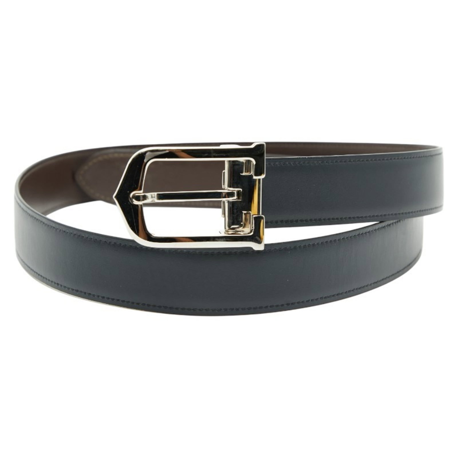 Standard Belt Cartier: Standard Belt Cartier The Cartier Standard Belt features a classic black leather strap with a timeless design, suitable for everyday wear. Measuring between 34.44'' and 38.38'', it provides a