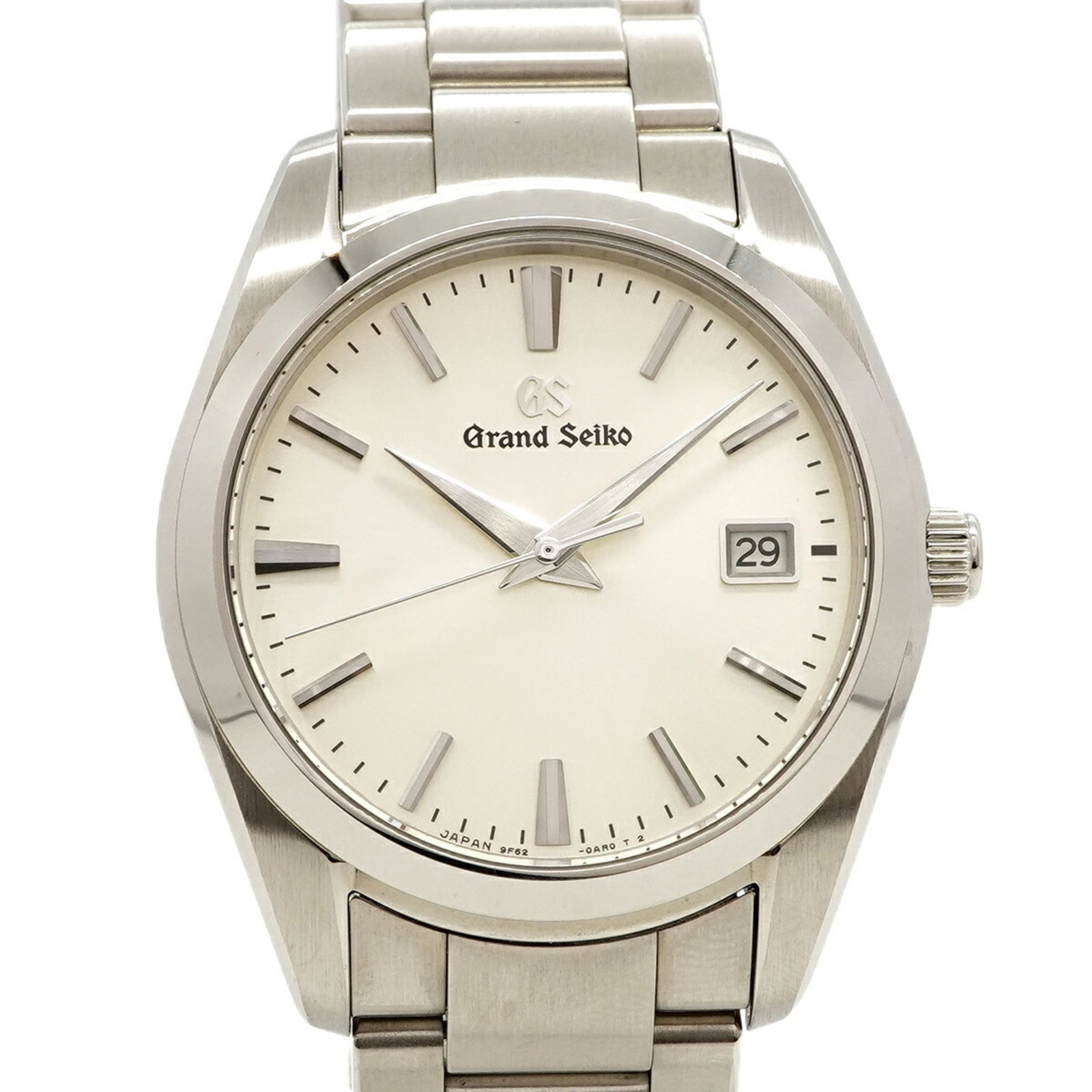 Seiko Wristwatch: Seiko Wristwatch Stainless steel band adds a touch of durability to this silver Seiko wristwatch, featuring a 36.7mm case diameter and a comfortable fit for wrists up to 16cm in size. The watch has so