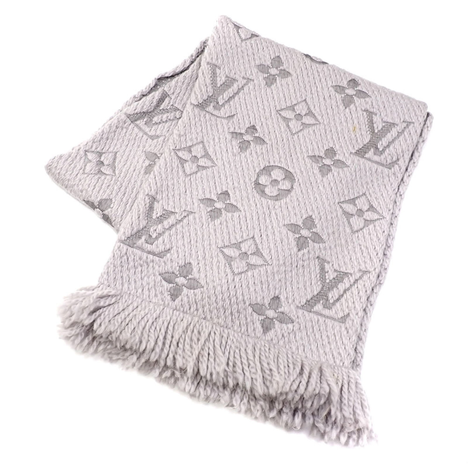 Silk 94% Stole Louis Vuitton Wool: Silk 94% Stole Louis Vuitton Wool Silk and wool blend stole from Louis Vuitton, featuring a gray color with 94% wool and 4% silk composition. The stole measures 1.6m x 29cm in size and shows traces of