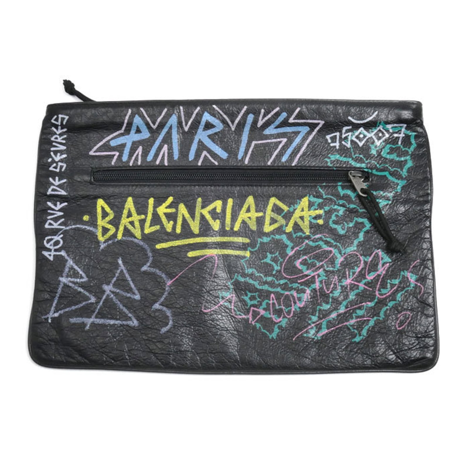 Bag clutch leather Balenciaga: Bag clutch leather Balenciaga This black leather Balenciaga clutch bag features a sleek design and classic style, with a size of 23cm x 34cm. It has been used and shows some signs of wear, including