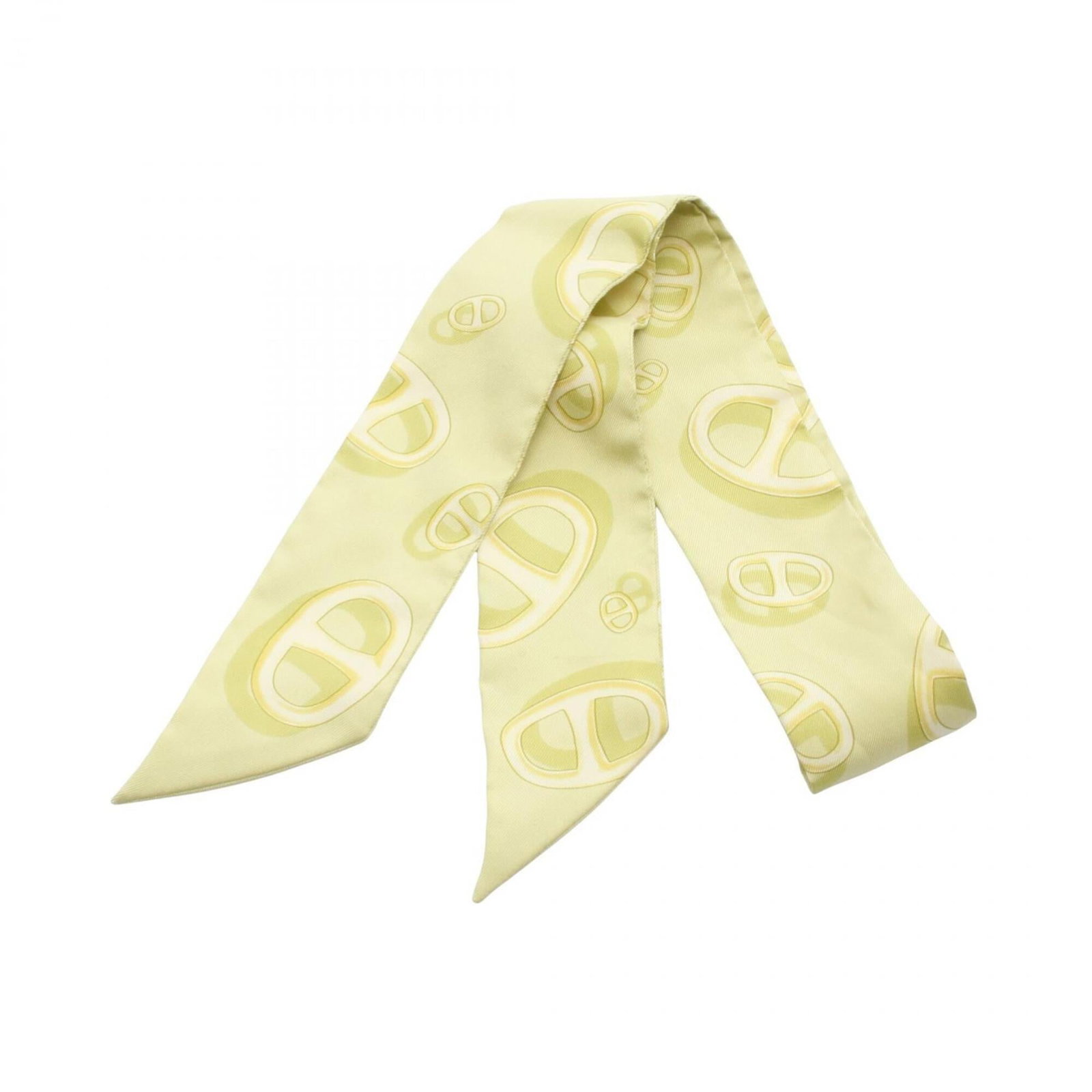 Silk scarf from Hermes: Silk scarf from Hermes Silk scarf from renowned luxury brand Hermes, featuring a vibrant yellow hue and a compact size. The scarf bears some minor signs of usage, including scratches and dirt, but