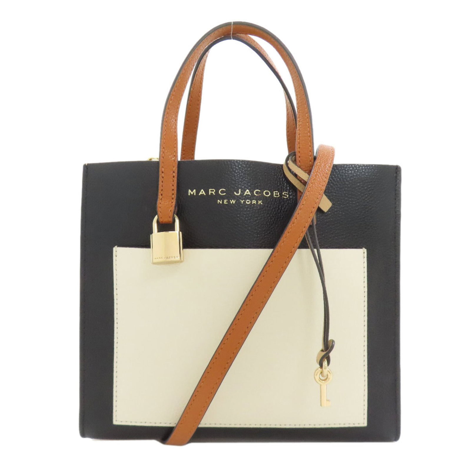 Jacobs Handbag Leather: Jacobs Handbag Leather Black and White Leather Handbag from Marc Jacobs. This used handbag features leather material, with traces of usage visible, including scratches and dirt. Measuring 20cm x 23cm