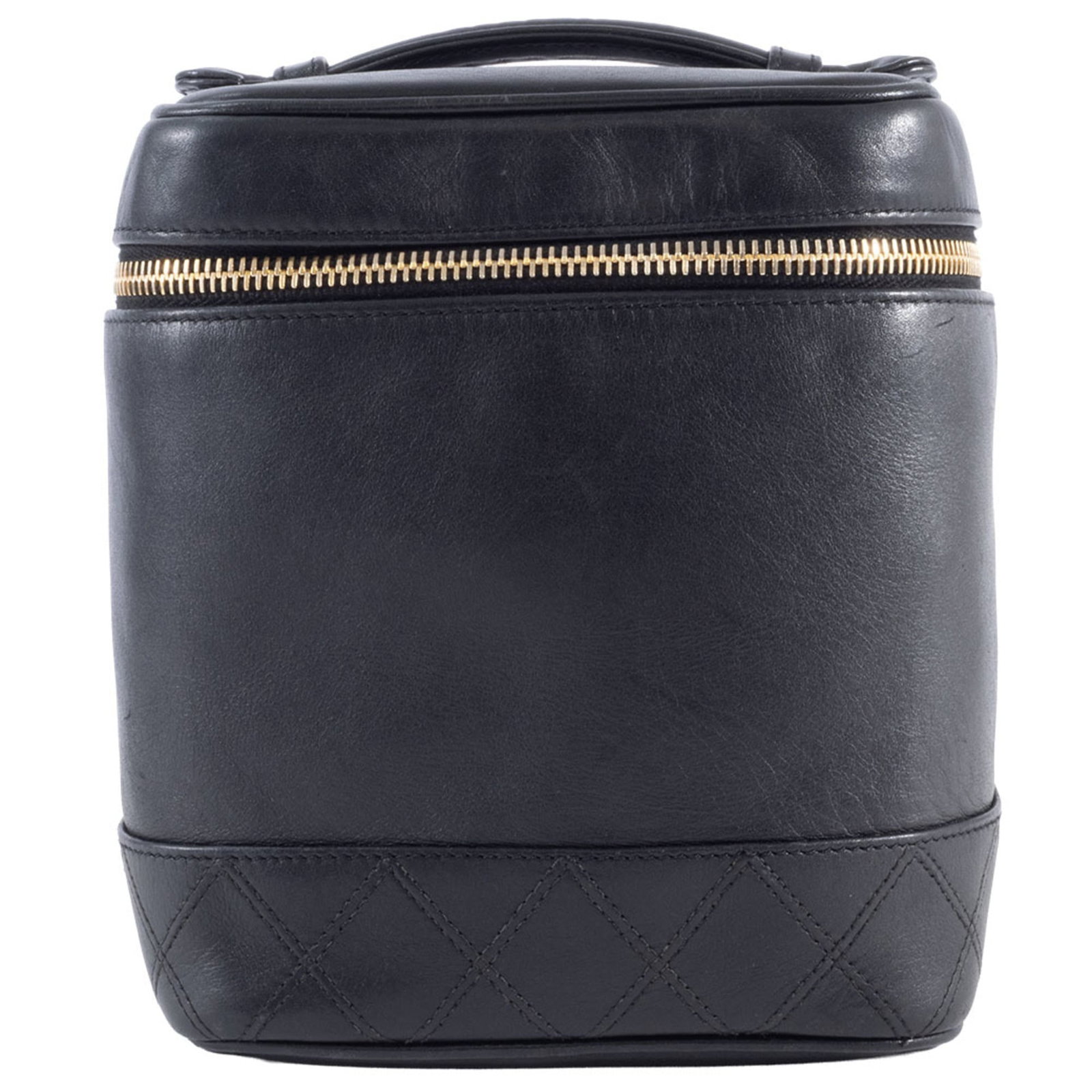 Chanel Handbag Pouch Vanity Bag Leather: Chanel Handbag Pouch Vanity Bag Leather Black lambskin Chanel Handbag Pouch Vanity Bag with traces of usage and minor scratches, offering a unique and stylish accessory for everyday use. Measuring 17c