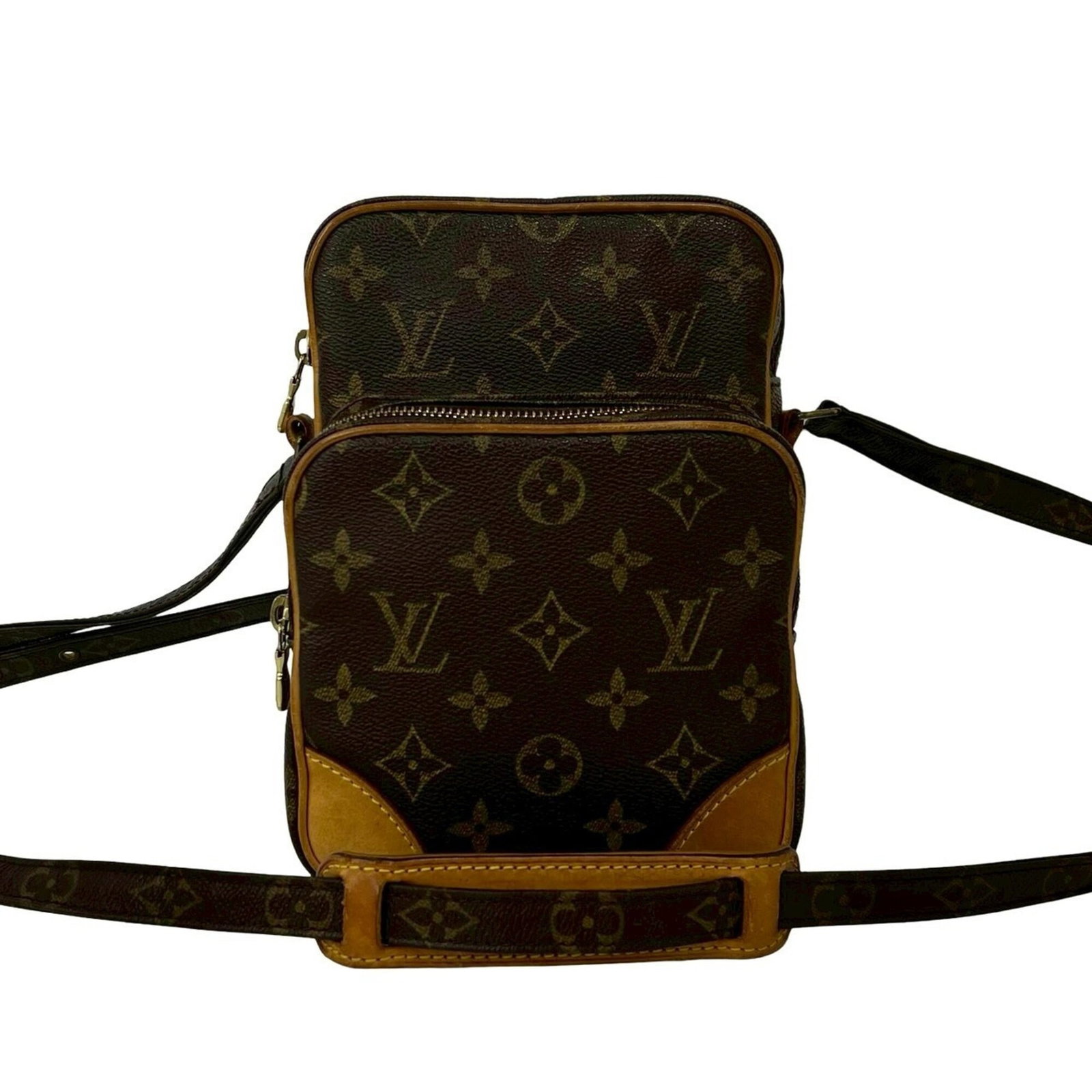 Louis Vuitton Pochette Shoulder Bag Leather Pvc: Louis Vuitton Pochette Shoulder Bag Leather Pvc The Louis Vuitton Pochette Shoulder Bag features a unique combination of leather and PVC materials, adding an edgy touch to its classic design. With