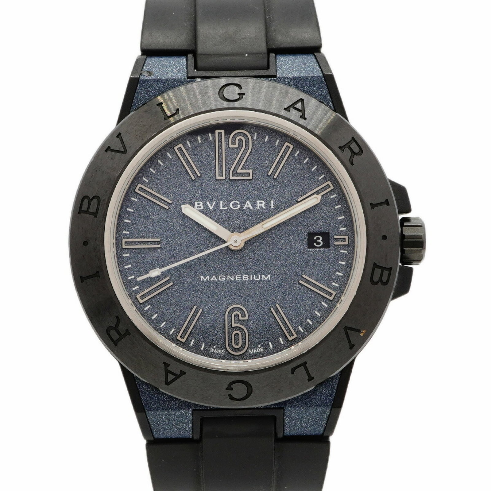 Bvlgari Wristwatch: Bvlgari Wristwatch Bvlgari wristwatch with blue dial and rubber band, featuring a 40.5mm case diameter and adjustable wrist size of 19.5cm. The watch bears signs of usage, including scratches and