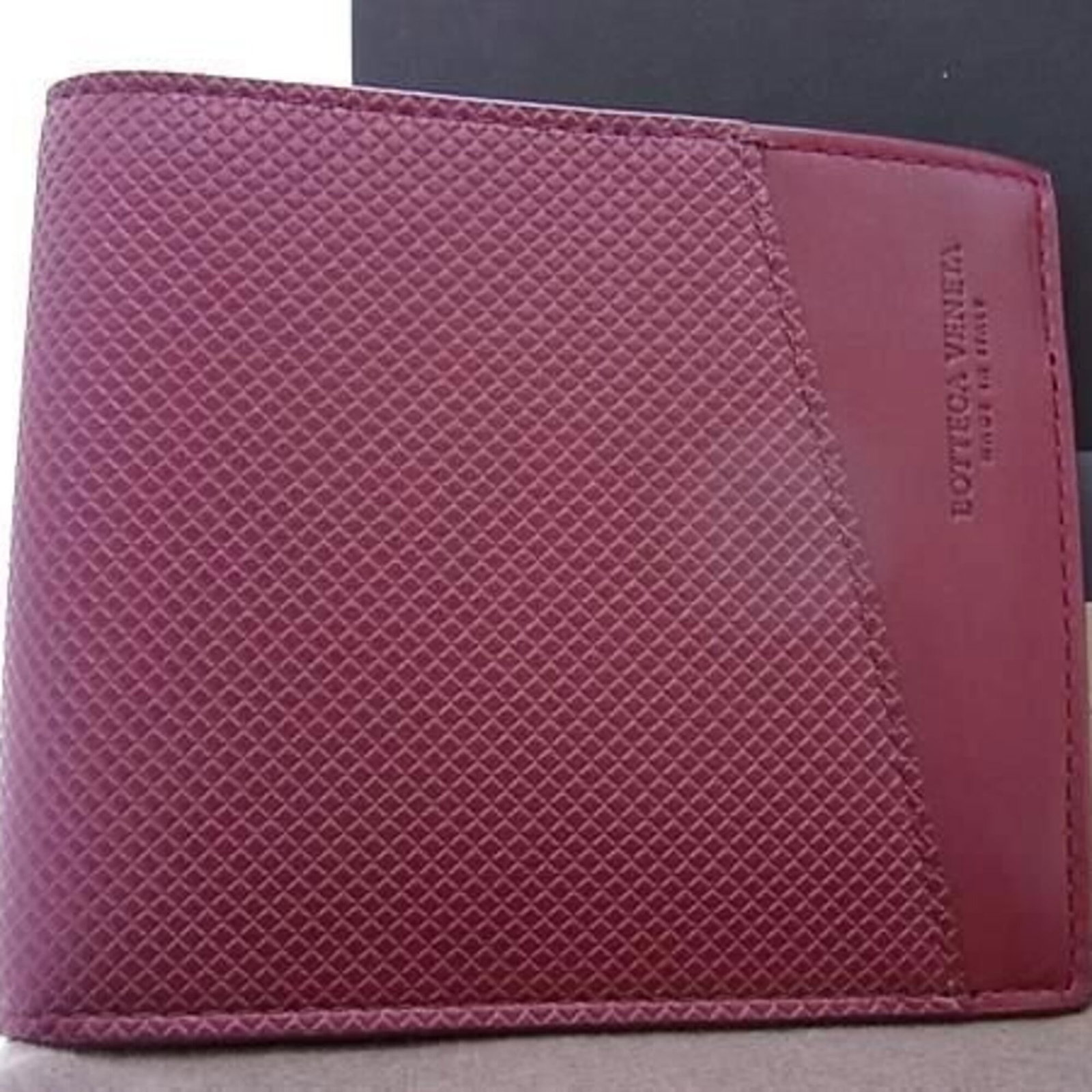Bottega Veneta Wallet (Bi-Fold) Leather: Bottega Veneta Wallet (Bi-Fold) Leather Bordeaux leather wallet from Bottega Veneta, featuring a bi-fold design. This used item has hardly any traces of usage and is in like new condition, making it