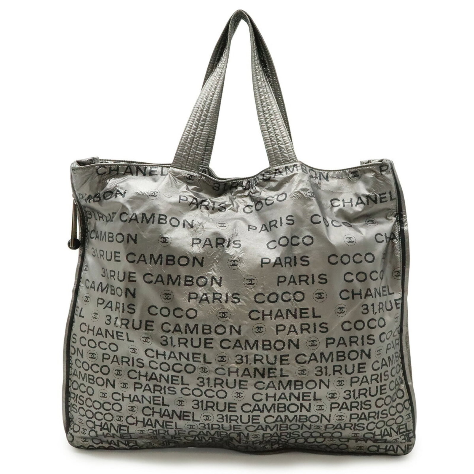 Chanel nylon tote bag: Chanel nylon tote bag Silver Chanel nylon tote bag with classic design, measuring 42.5cm x 48cm x 2cm in size. This used bag shows traces of usage and minor scratches/dirt, but remains in good conditi