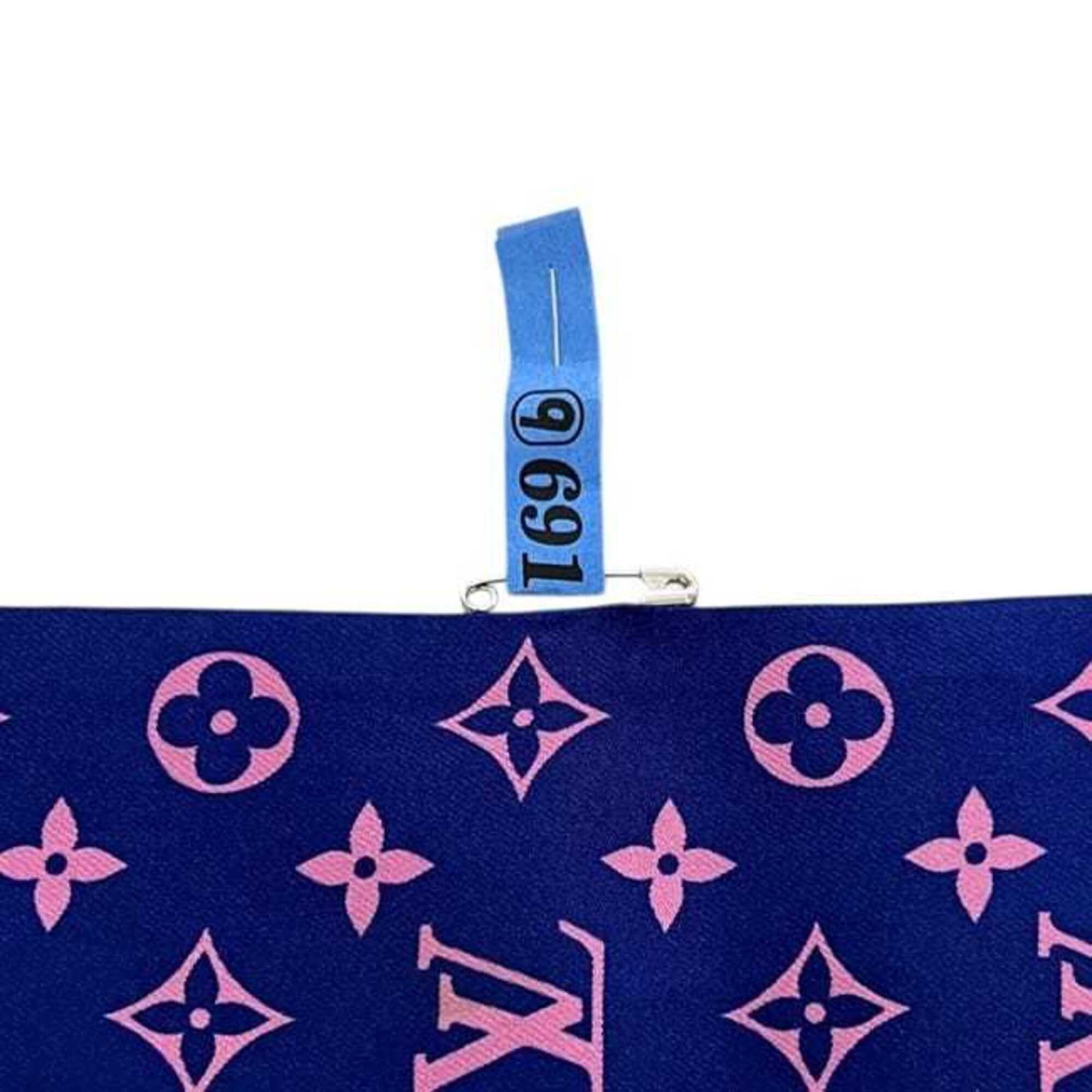 Silk Louis Vuitton Scarf - 9