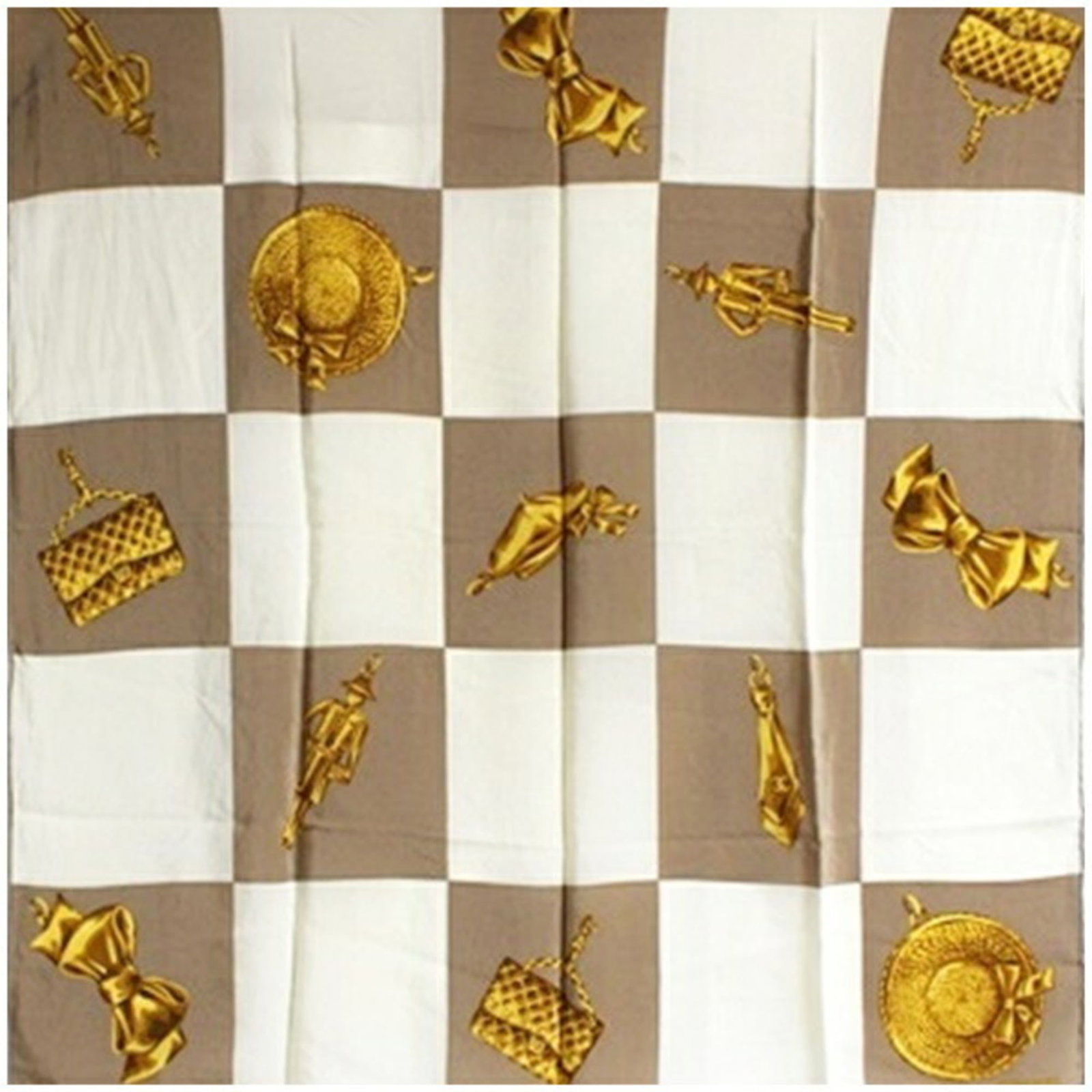 Silk scarf from Chanel: Silk scarf from Chanel Silk scarf from Chanel, featuring a timeless beige and off-white color combination. Made from high-quality silk, this scarf measures 84cm x 80cm and bears traces of usage, with 