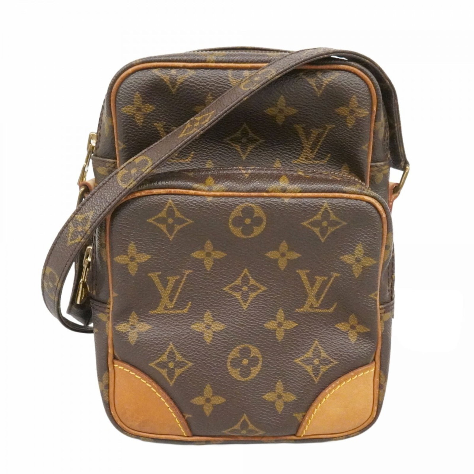 Shoulder Bag of Louis Vuitton: Shoulder Bag of Louis Vuitton Brown Louis Vuitton Shoulder Bag with Traces of Usage. This pre-owned shoulder bag features the iconic monogram pattern and has a classic, timeless design. With its