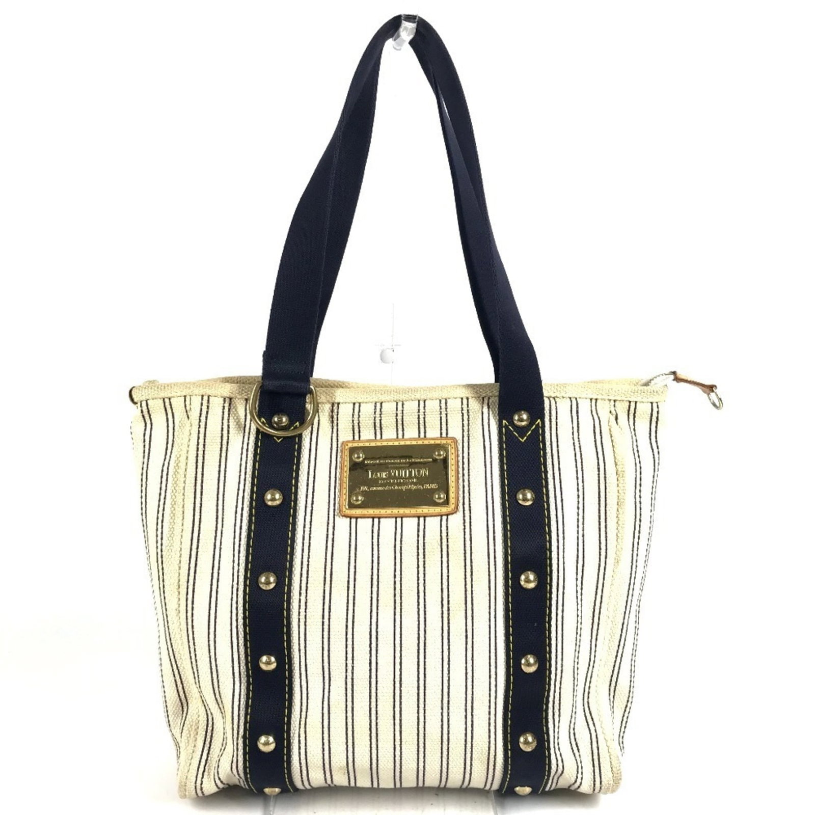 Louis Vuitton Shoulder Bag Tote Bag Canvas: Louis Vuitton Shoulder Bag Tote Bag Canvas Ivory canvas and navy accents add a touch of sophistication to this pre-owned Louis Vuitton shoulder bag tote. Measuring 27cm x 29cm x 9cm, it features a