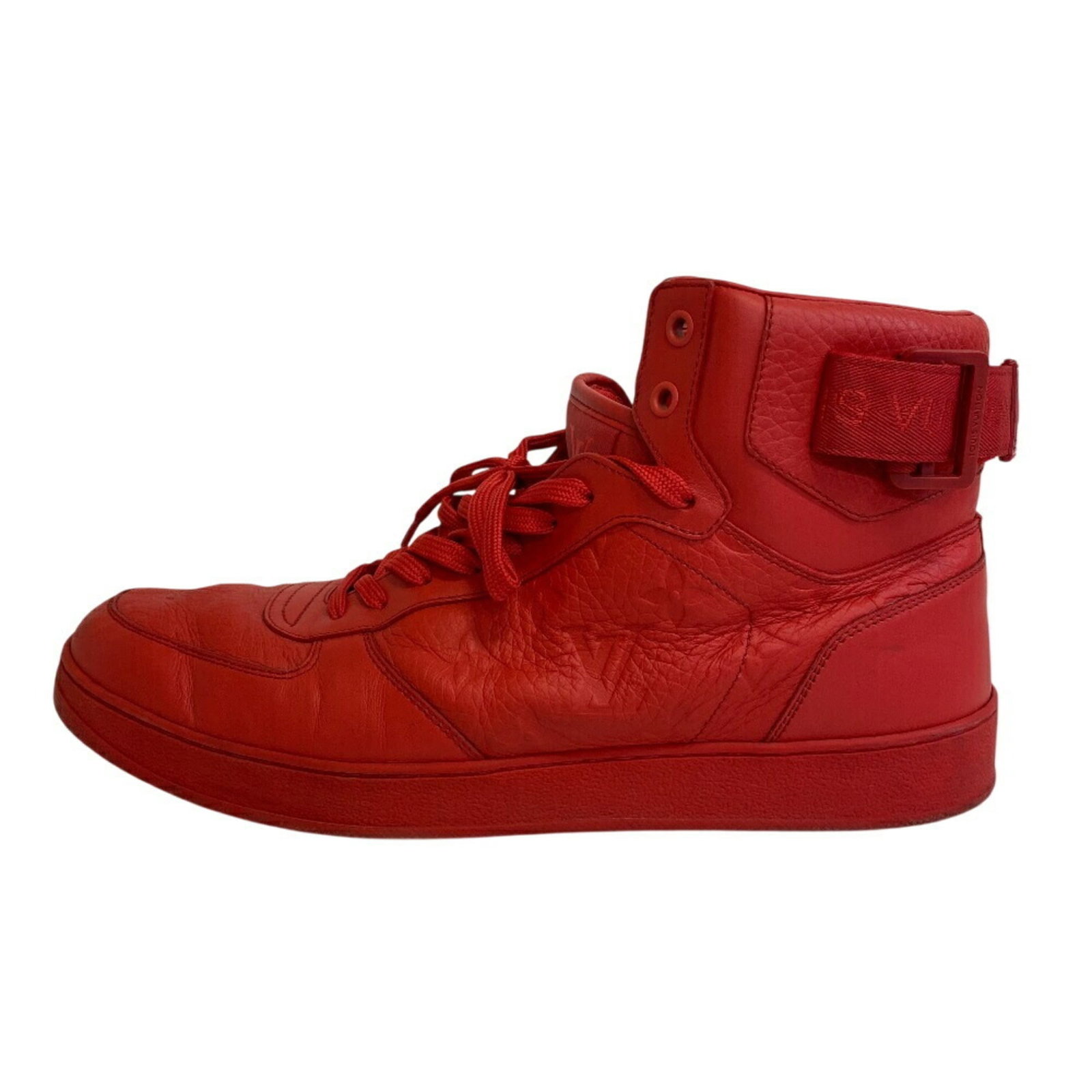 Sneakers from Louis Vuitton: Sneakers from Louis Vuitton Red Louis Vuitton sneakers with traces of usage, scratches, and dirt. The shoes bear a signature but its origin cannot be confirmed. They are in good condition overall.