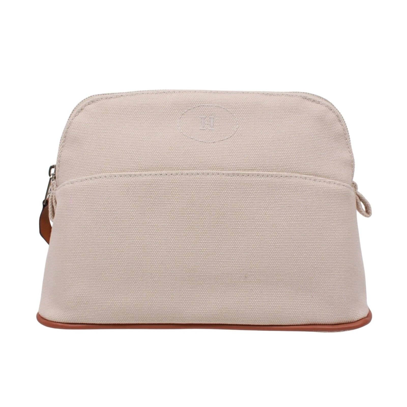 Toile Pouch Hermes: Toile Pouch Hermes Used Toile Pouch in Brown and Ivory, measuring 14cm x 18cm x 7cm. This classic Herm?s design features a few traces of usage, with some scratches and dirt visible but overall in