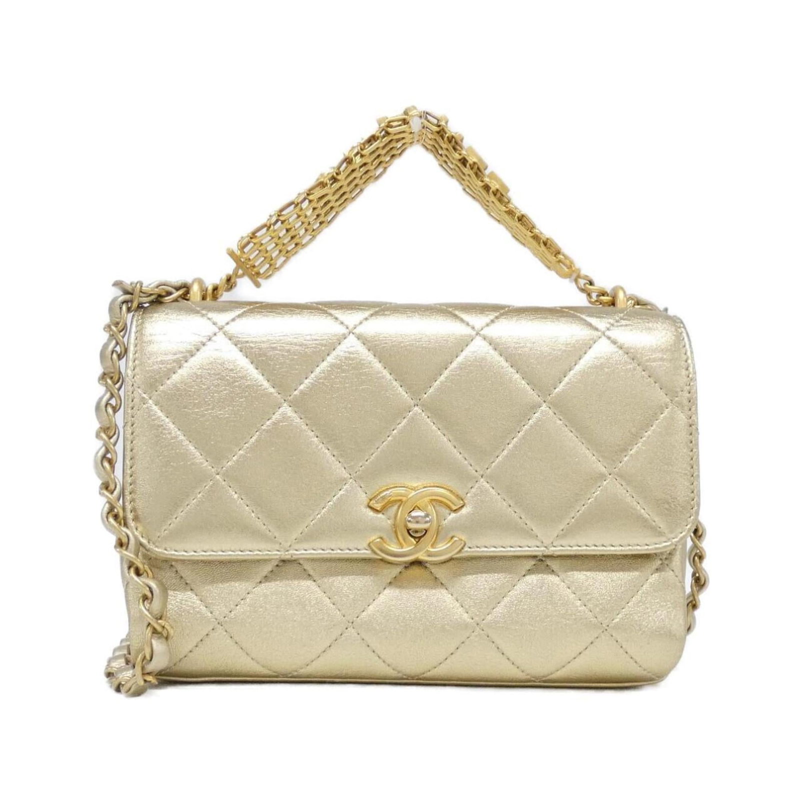 Shoulder bag leather Chanel: Shoulder bag leather Chanel Used (very good) leather Chanel shoulder bag with metallic gold lambskin exterior, available in a compact size perfect for everyday carry. The bag features a few traces of