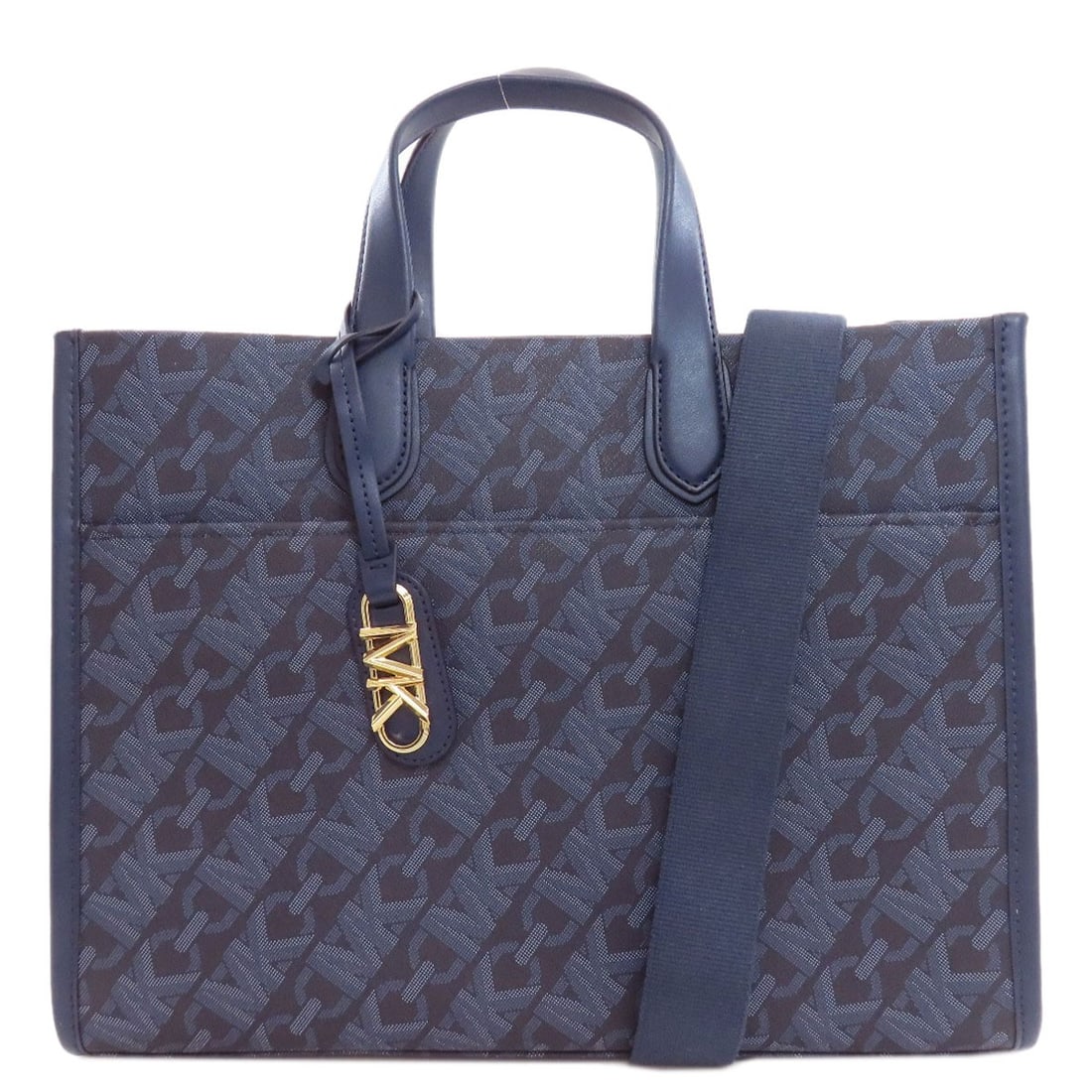 Total pattern handbag pvc michael kors: Total pattern handbag pvc michael kors Blue Total Pattern Michael Kors Handbag with PVC Exterior. This handbag features a striking blue color and a total pattern design, showcasing the iconic style