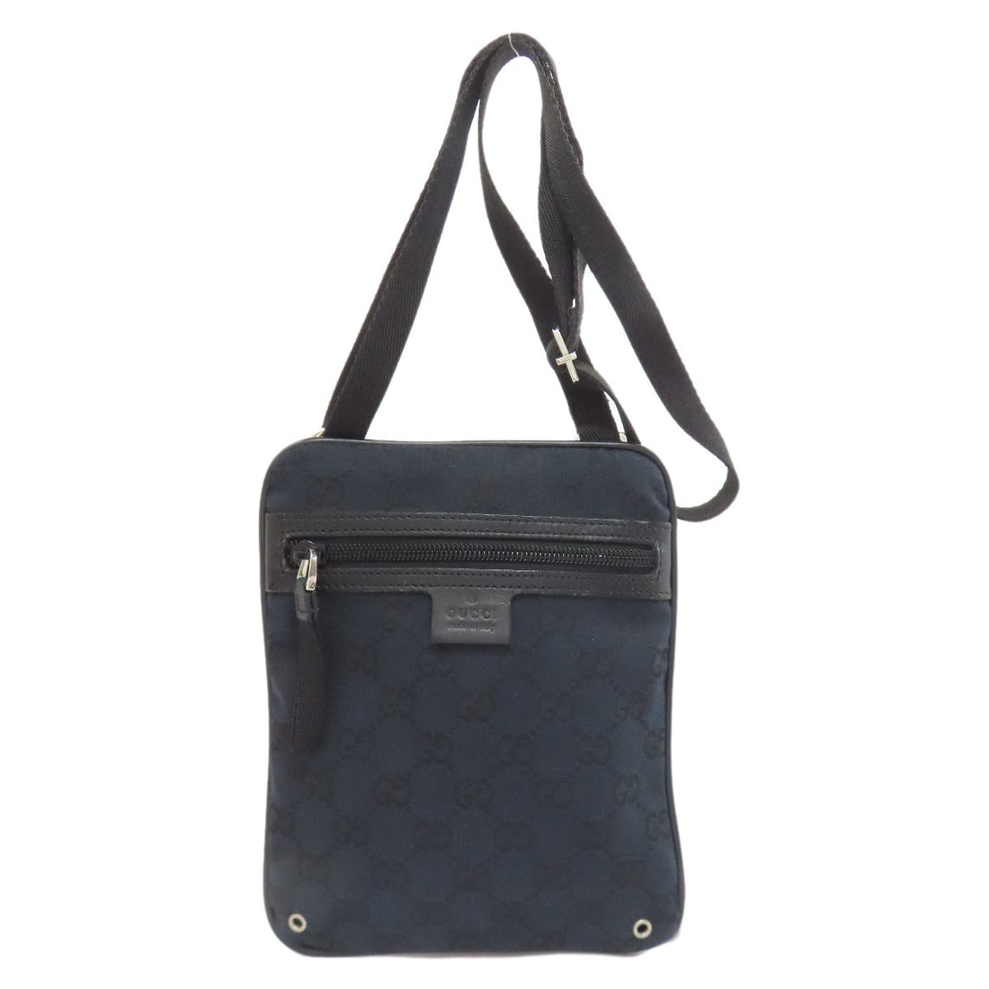 Gucci 90479 Gg Shoulder Bag Damier Canvas: Gucci 90479 Gg Shoulder Bag Damier Canvas Black Damier canvas exterior, a classic touch for the Gucci 90479 Gg Shoulder Bag. This iconic style combines timeless elegance with versatile functionality,