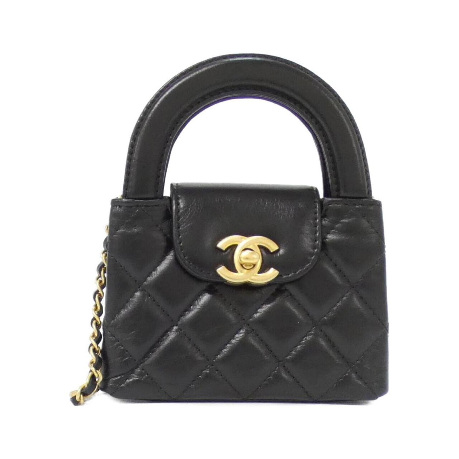 Shoulder bag leather Chanel: Shoulder bag leather Chanel Calfskin leather shoulder bag from Chanel, featuring matte gold hardware and a classic design. The bag has been used but remains in very good condition, with some minor