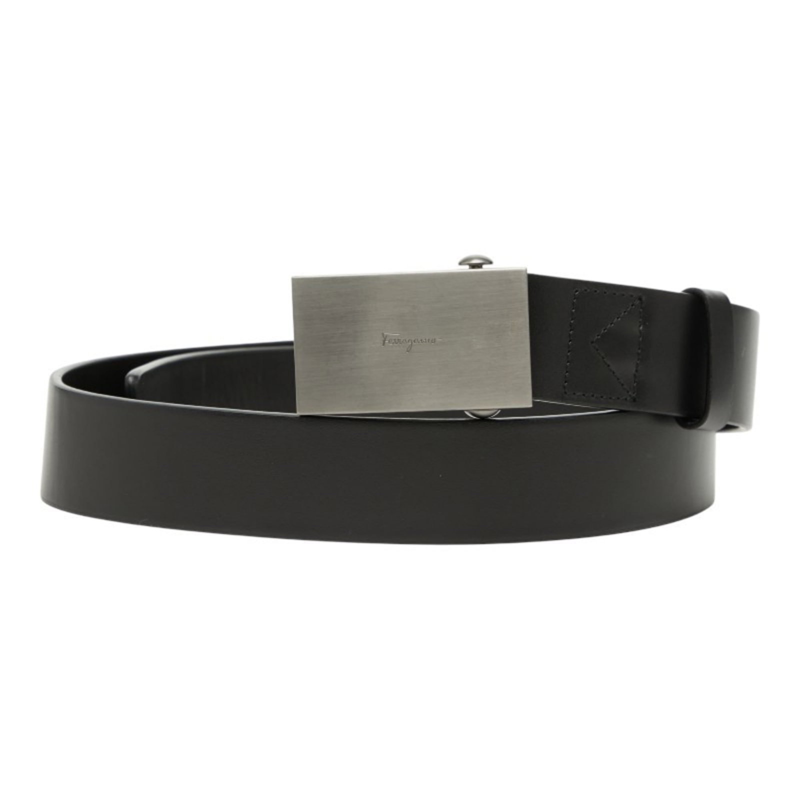 Standard Ferragamo Salvatore Belt: Standard Ferragamo Salvatore Belt Standard Ferragamo Salvatore Belt in black leather, measuring 106cm in length and 3.5cm in width, bears traces of usage with minor scratches and dirt. The belt