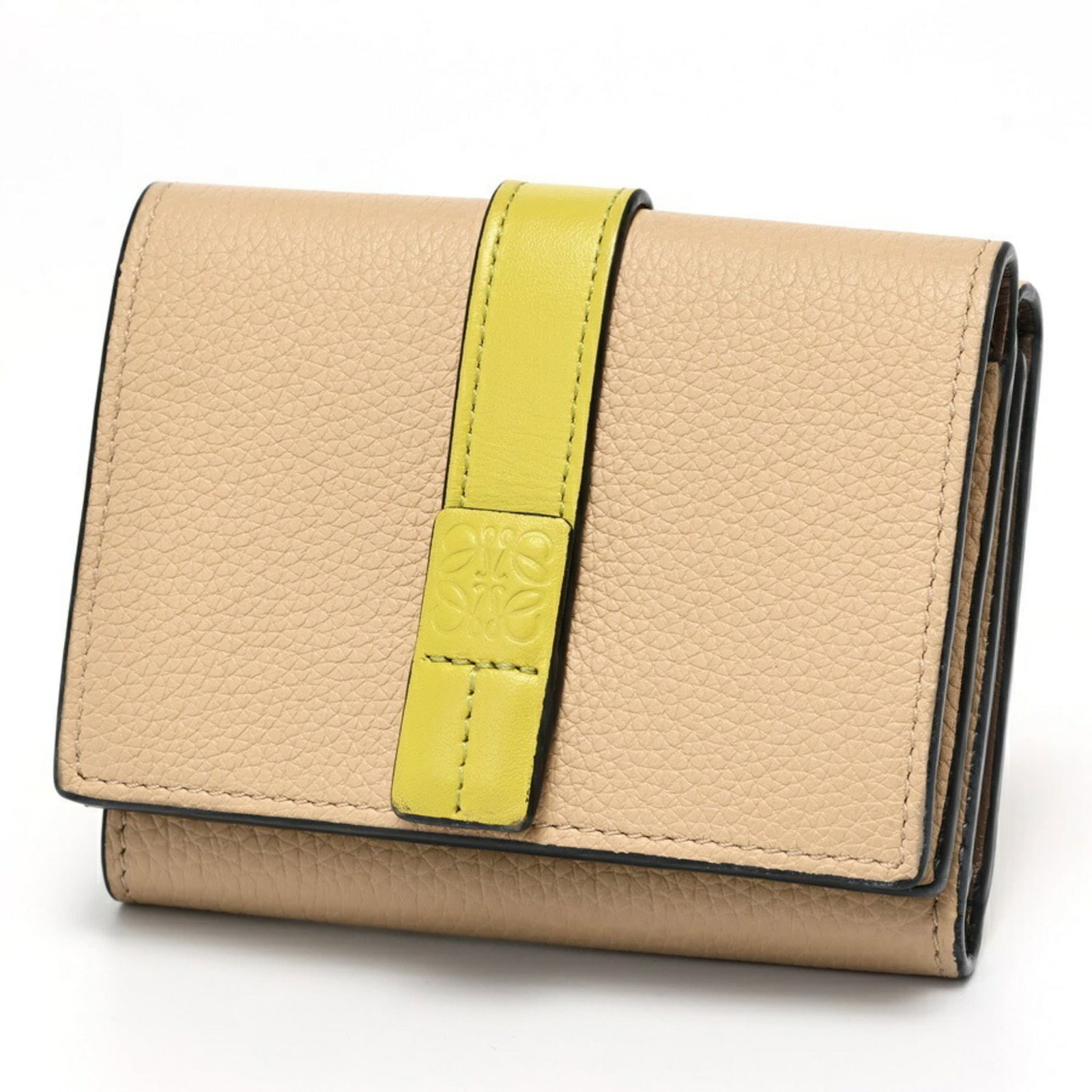 Loewe Wallet (Tri-Fold) Leather: Loewe Wallet (Tri-Fold) Leather Nude Beige Loewe Tri-Fold Leather Wallet for Women, 7.8cm x 10.2cm x 3.8cm. This used Loewe wallet features a classic tri-fold design made from high-quality leather,