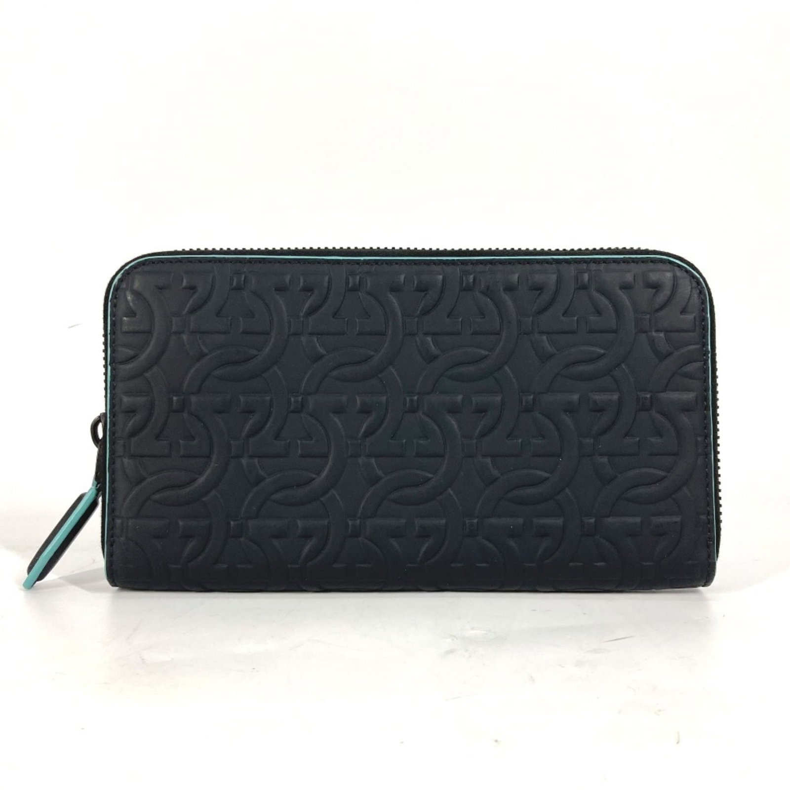 Wallet Long Bi Fold Leather Ferragamo Salvatore: Wallet Long Bi Fold Leather Ferragamo Salvatore Long, bi-fold leather wallet from Salvatore Ferragamo in black and light blue. Made with high-quality leather, this classic design features a sleek