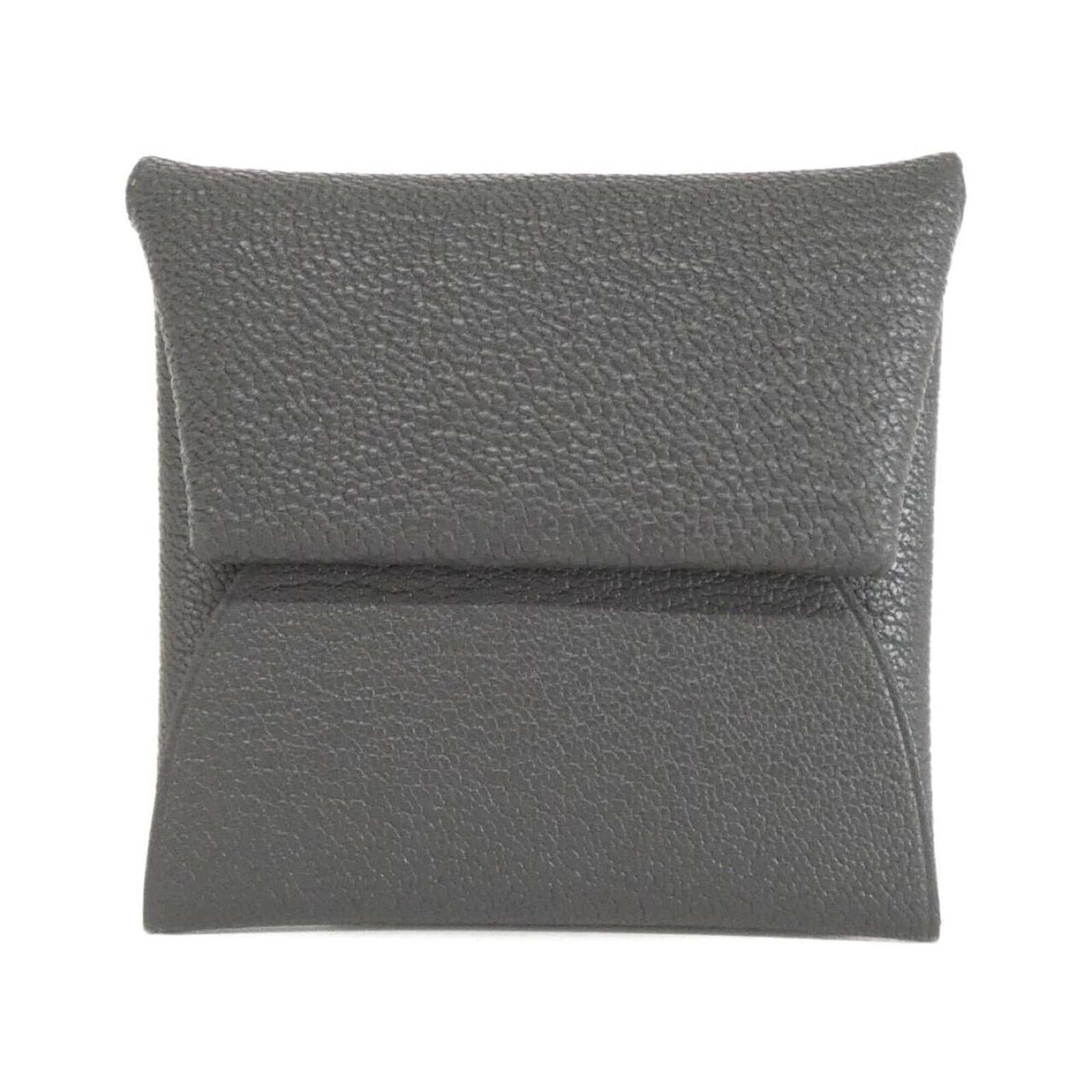 Hermes Coin Purse/ Coin Case Chevre Leather: Hermes Coin Purse/ Coin Case Chevre Leather Chevre leather coin purse in Ardoise, Blue Hydra, and Gray hues. This used item boasts a classic design with subtle scratches and dirt, giving it a