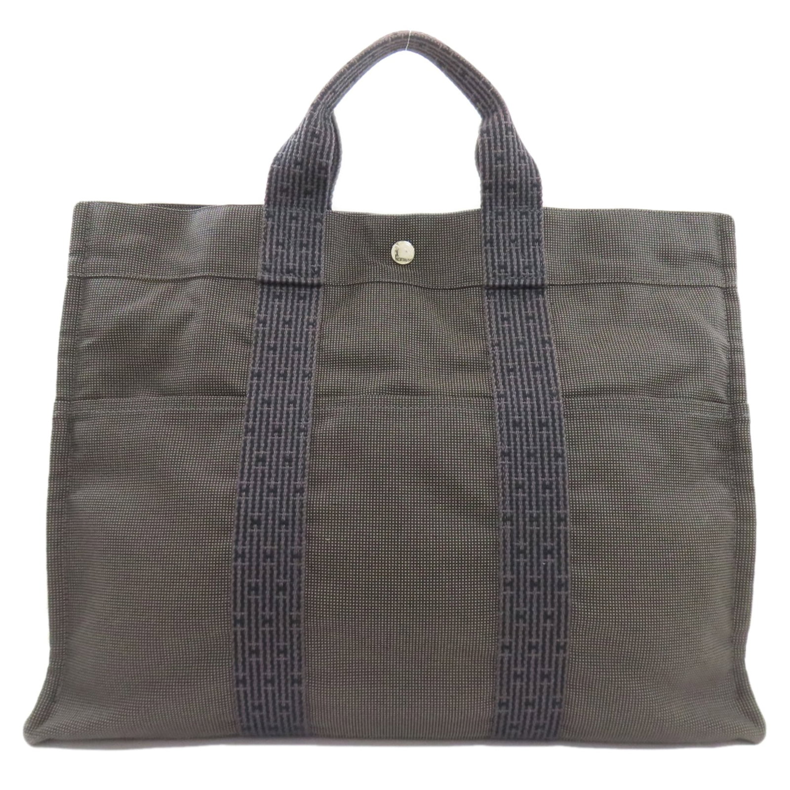 Handbag from Hermes: Handbag from Hermes Gray canvas handbag from Hermes, measuring 32cm x 43cm x 11cm. The bag shows traces of usage with scratches and dirt, but remains in good condition. This pre-owned item is a
