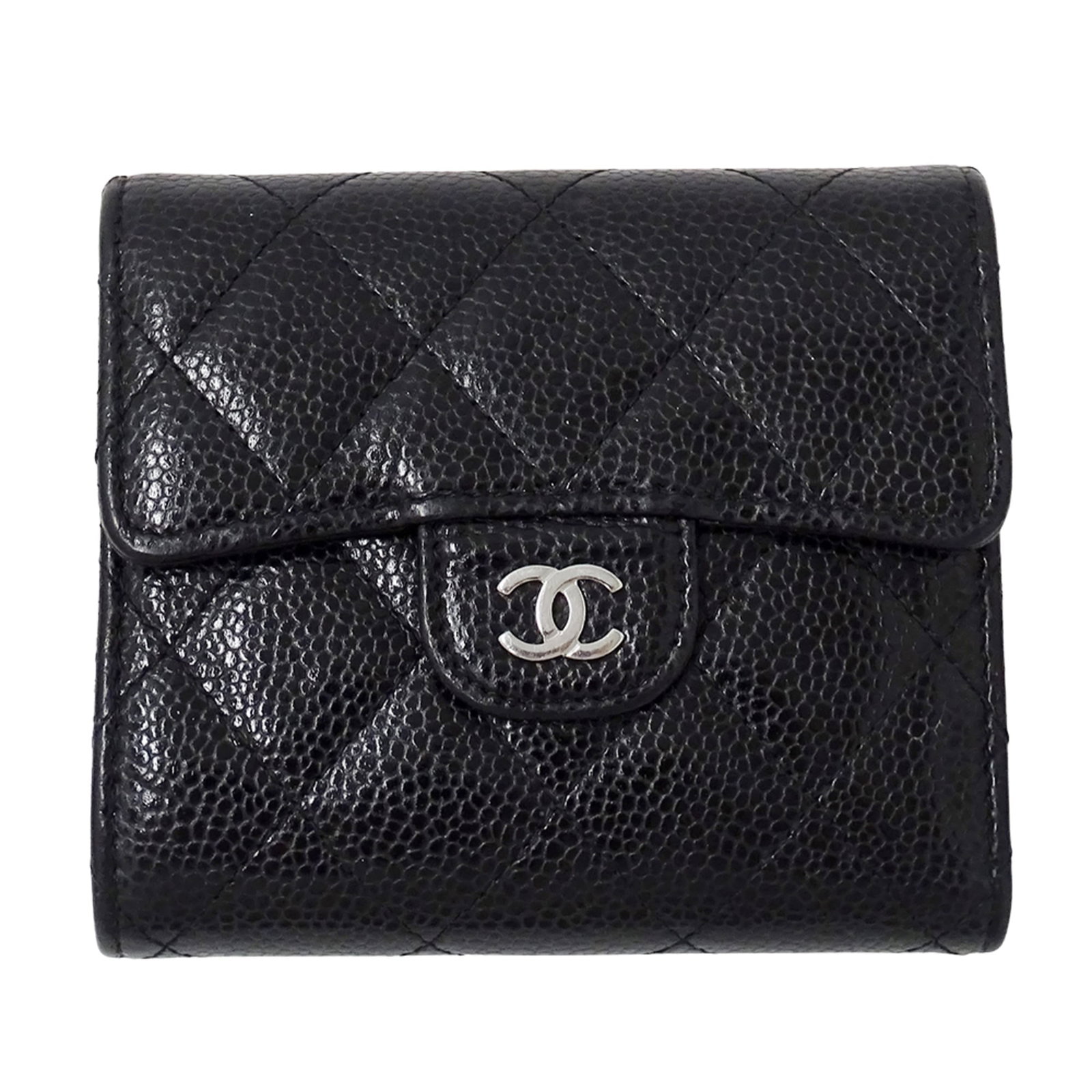 Calfskin wallet bi-fold from Chanel: Calfskin wallet bi-fold from Chanel Calfskin wallet bi-fold from Chanel, featuring grained Calfskin material and a classic black design. This used item has traces of usage with minor scratches and